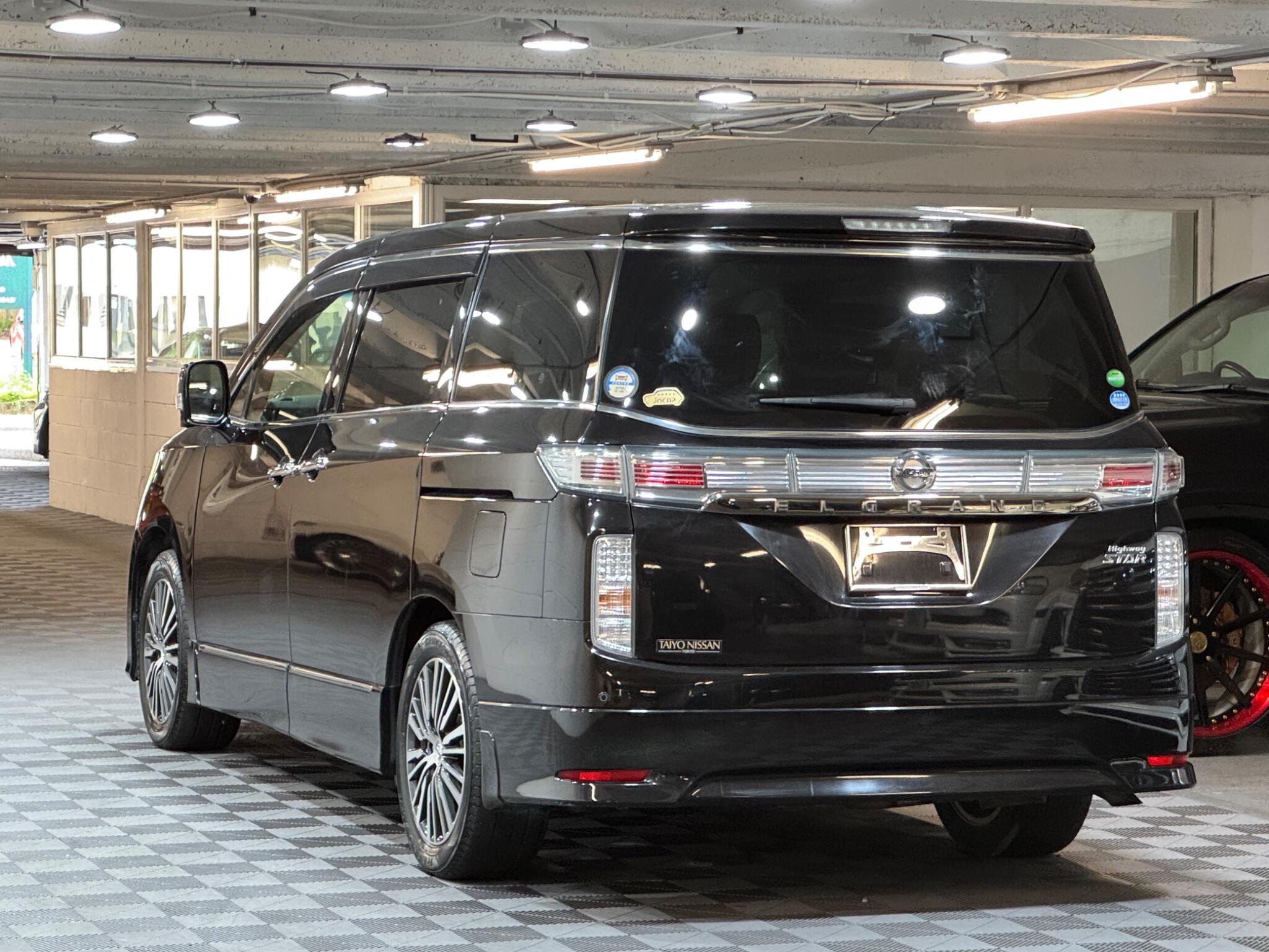 Nissan Elgrand - Image 3
