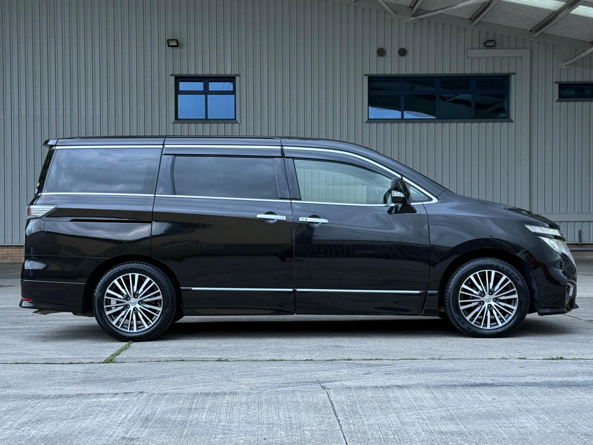 Nissan Elgrand - Image 11