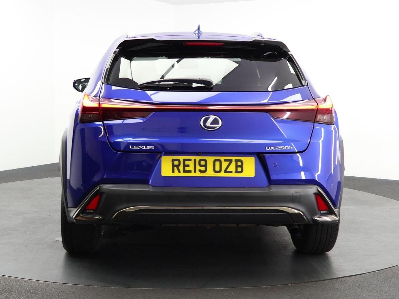 Lexus UX - Image 11