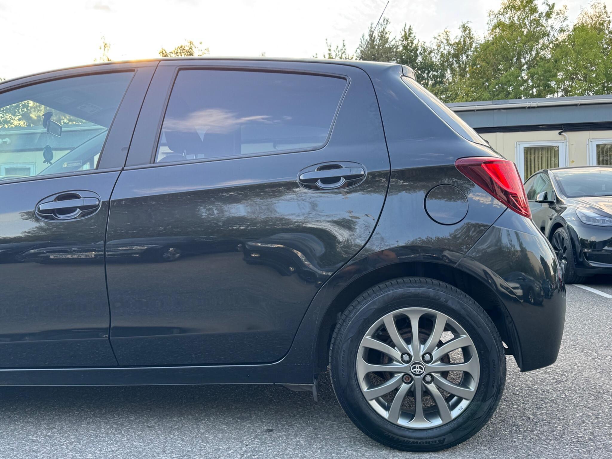 Toyota Yaris - Image 9