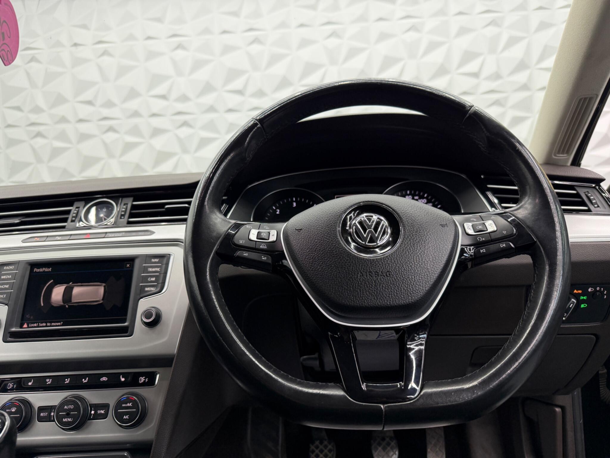 Volkswagen Passat - Image 20