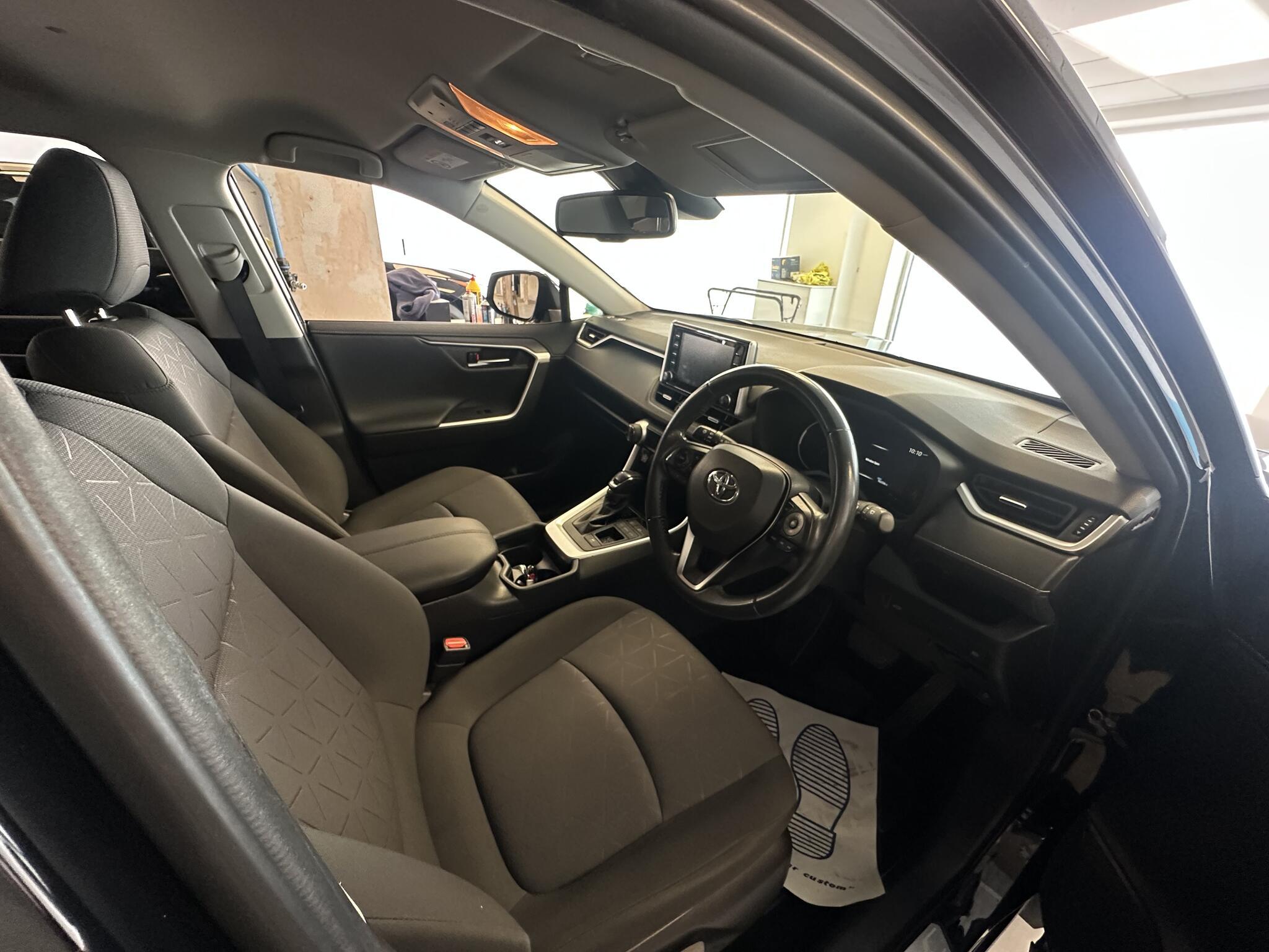 Toyota RAV4 - Image 10