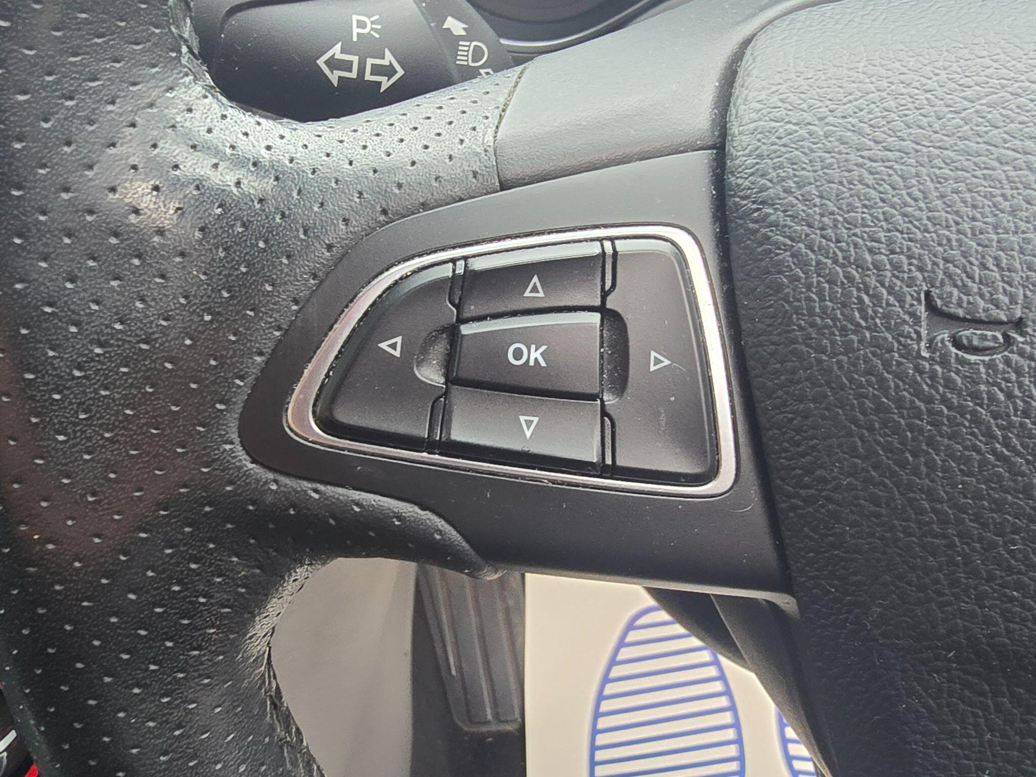 Ford Focus - Image 34