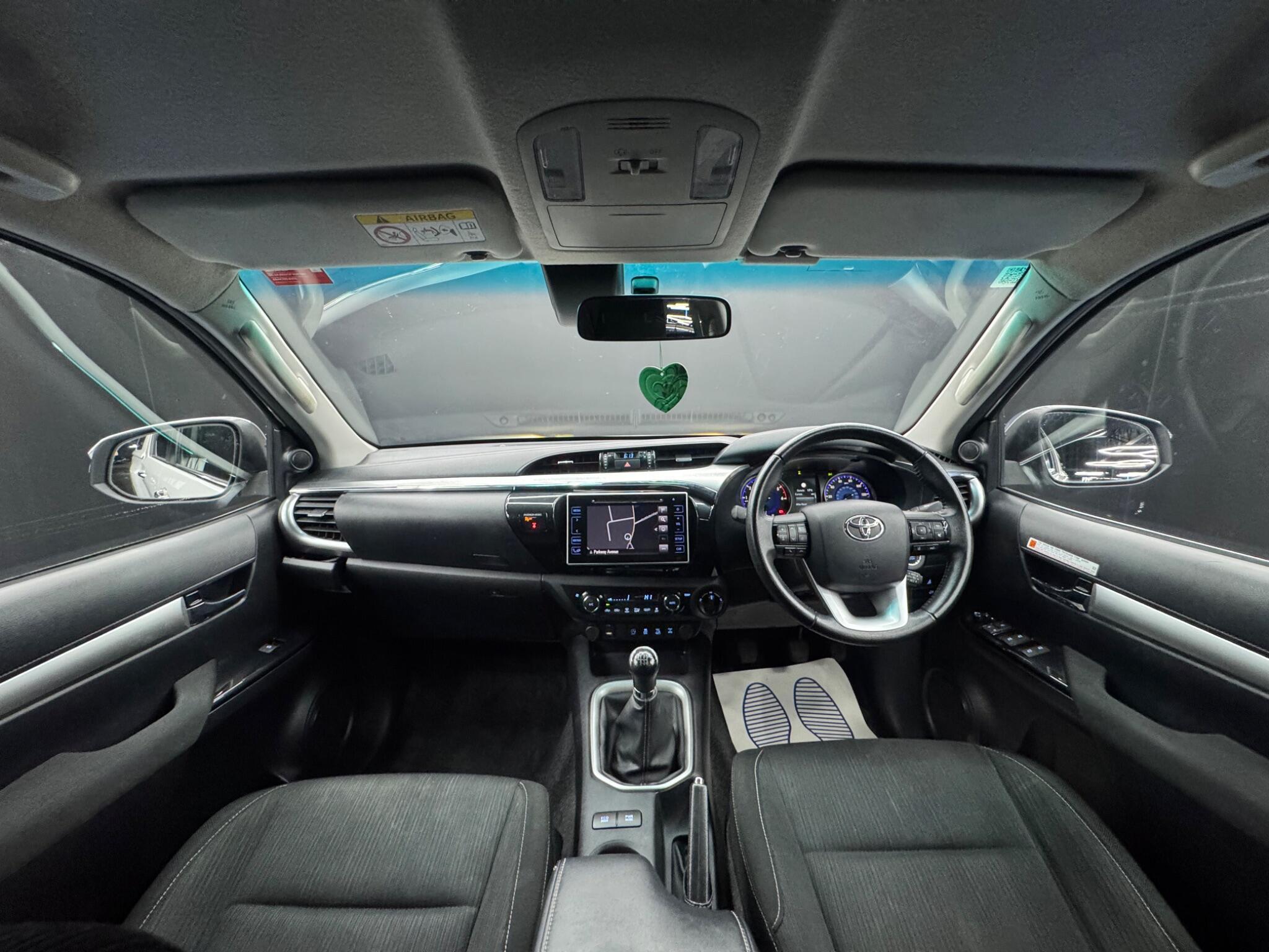 Toyota Hilux - Image 17