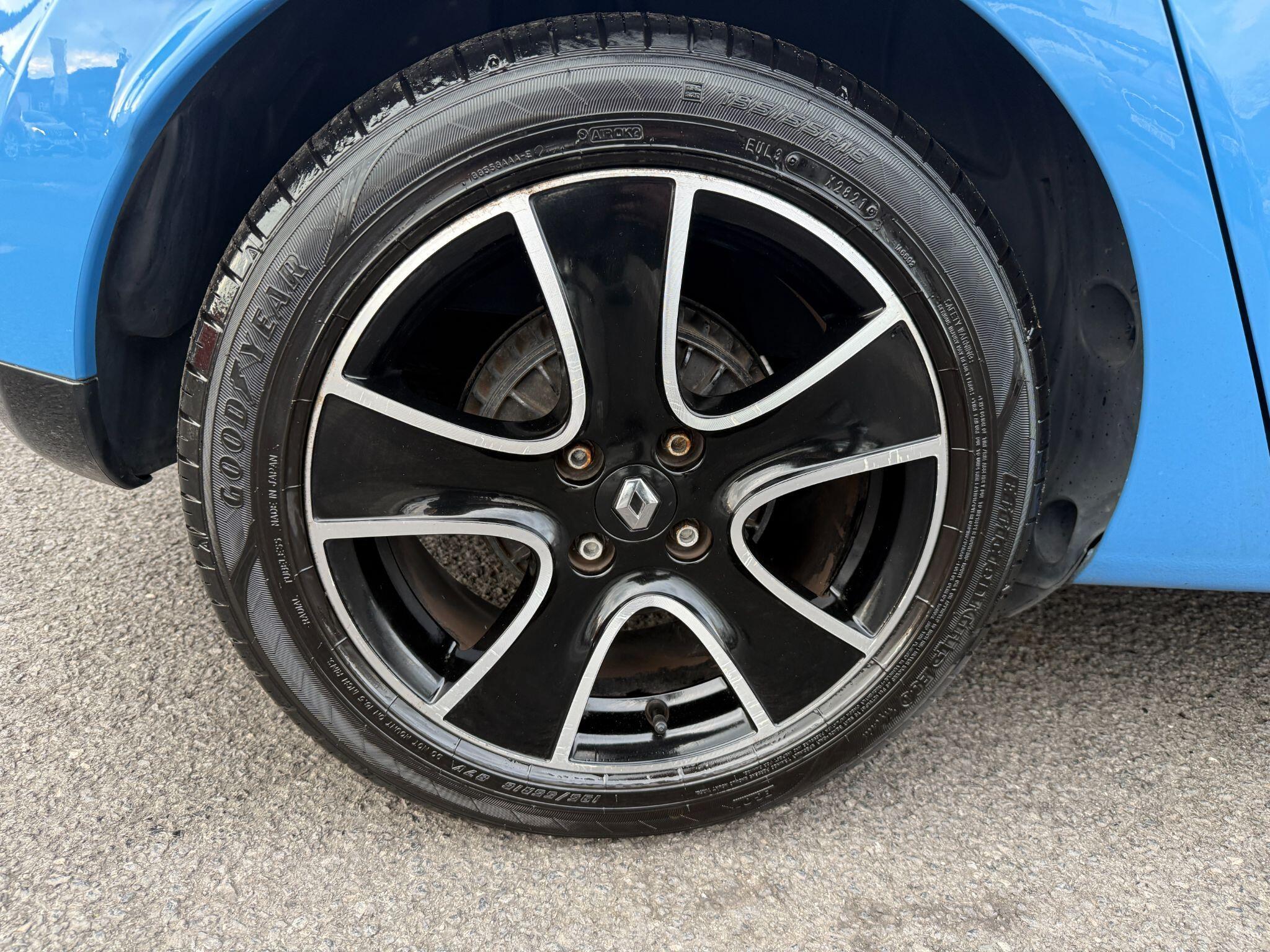 Renault Clio - Image 73