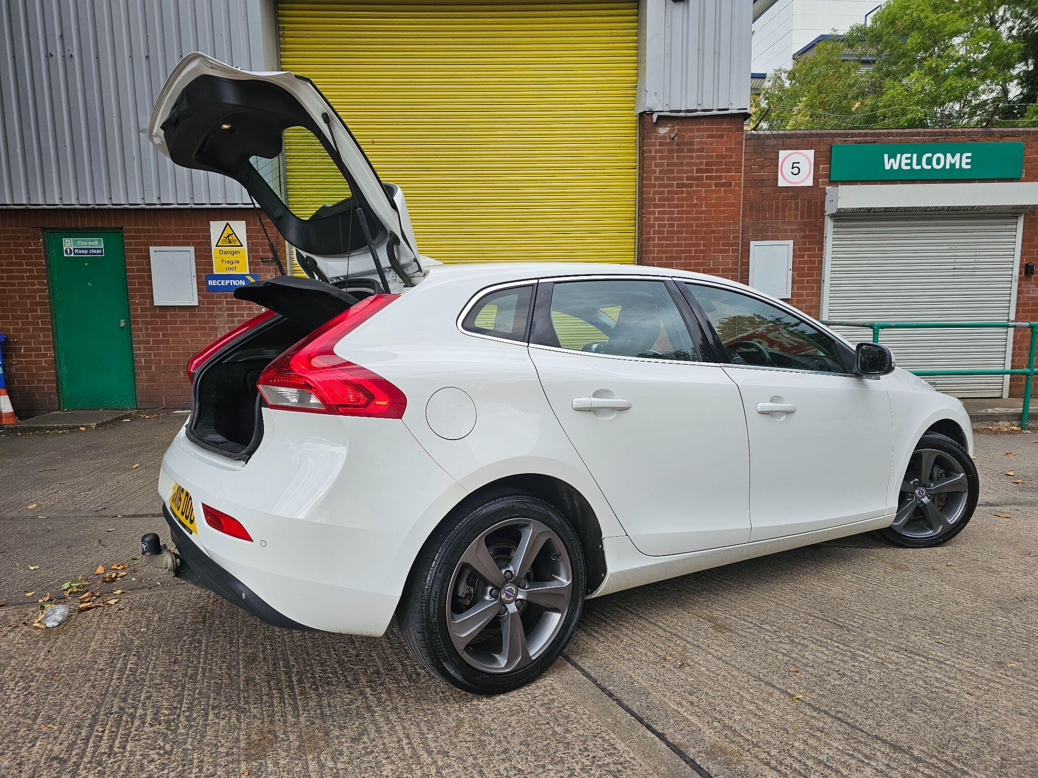 Volvo V40 - Image 14
