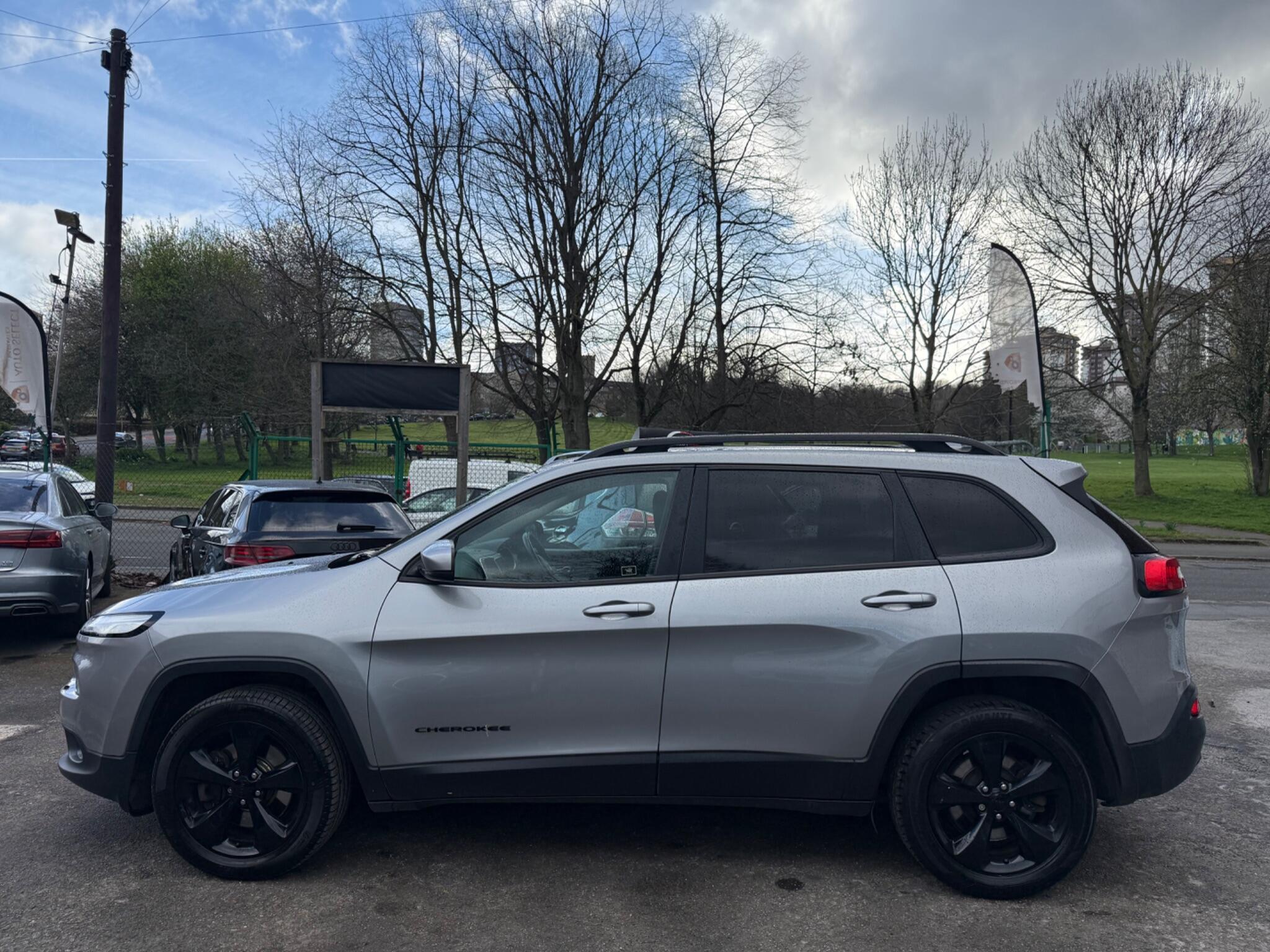 Jeep Cherokee - Image 4