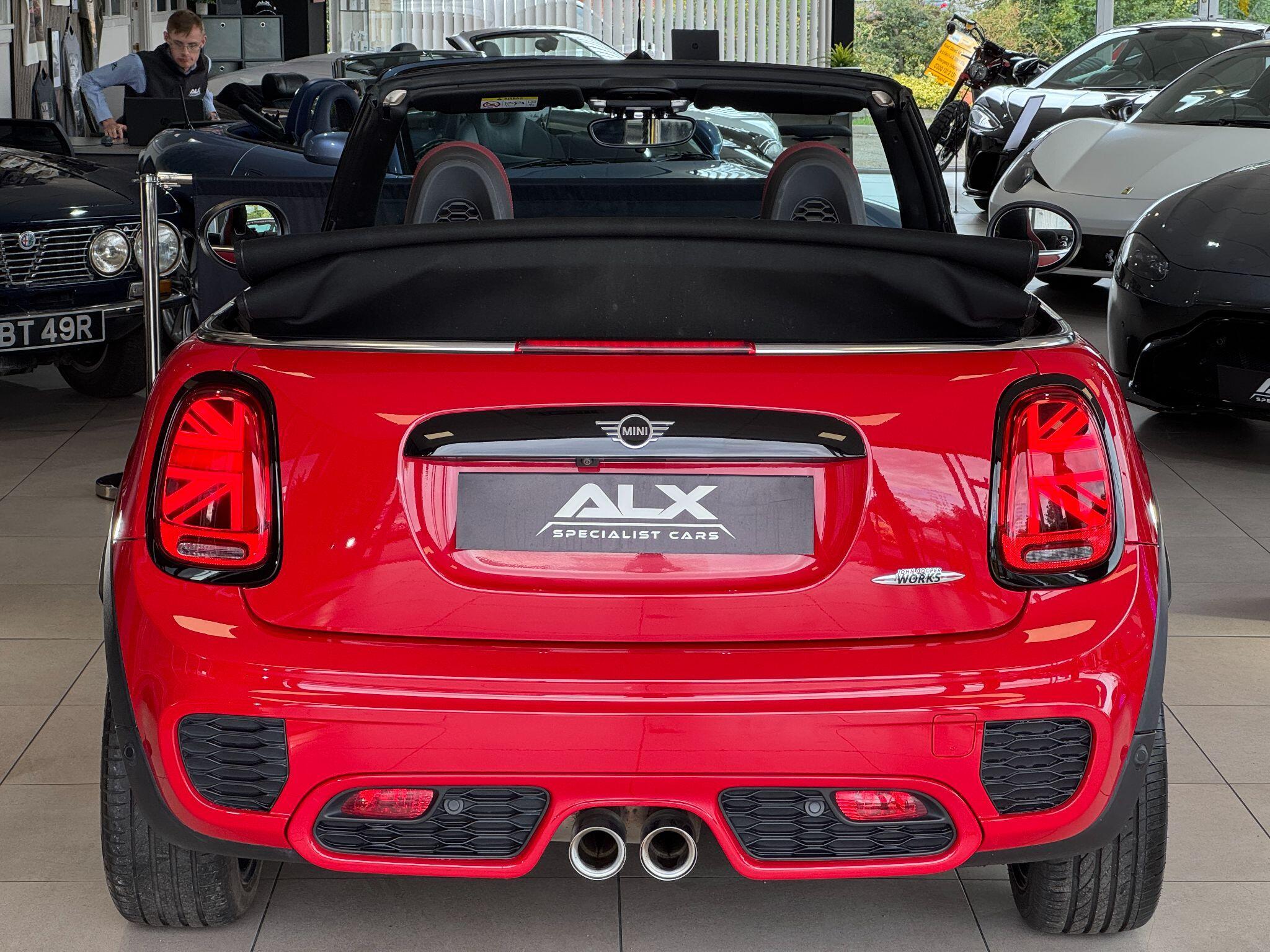 MINI Convertible - Image 20