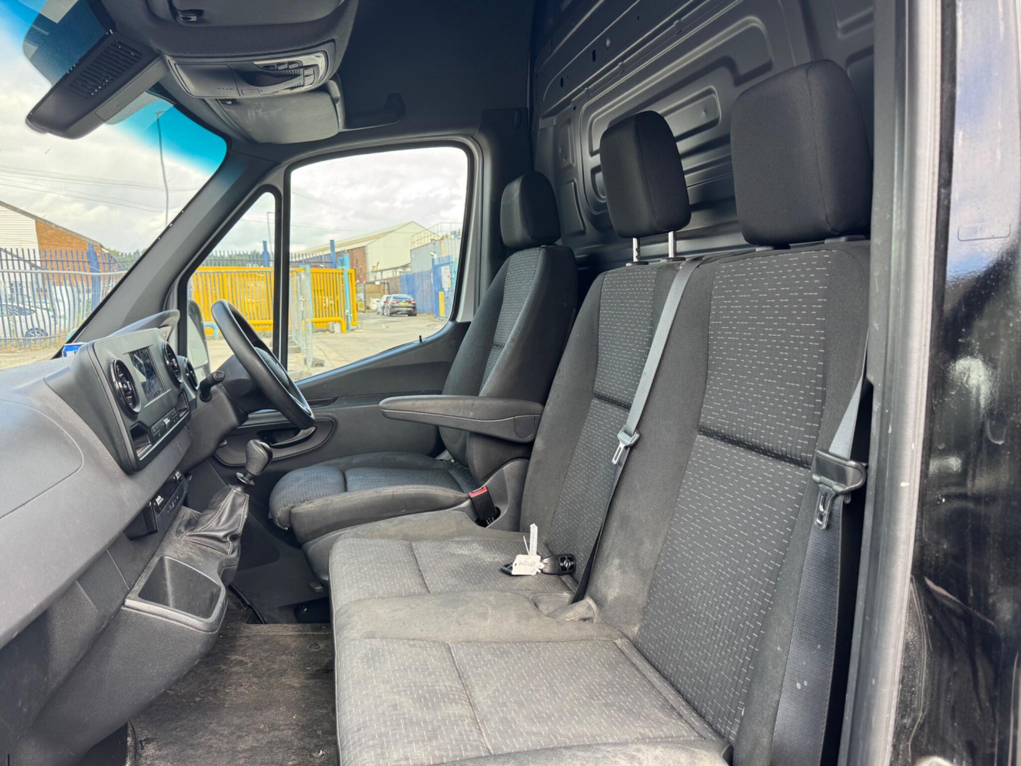 Mercedes Sprinter - Image 11