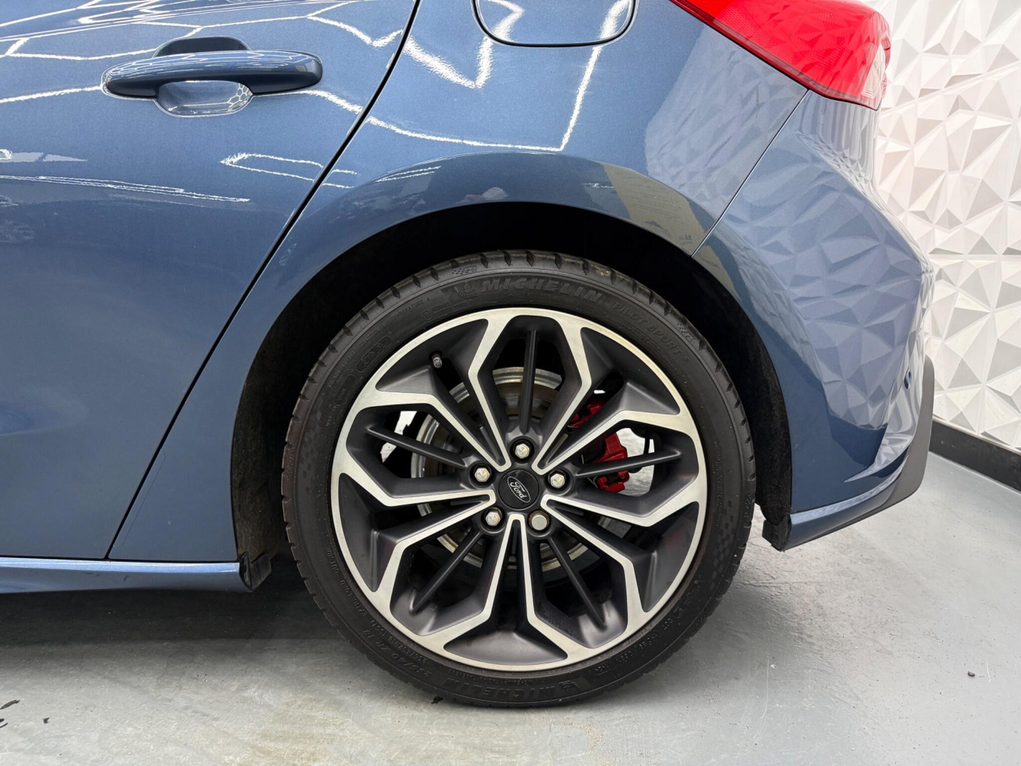 Ford Focus - Image 10
