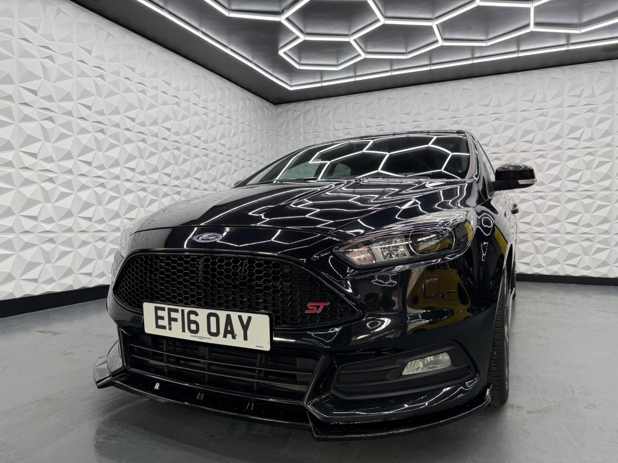 Ford Focus - Image 11