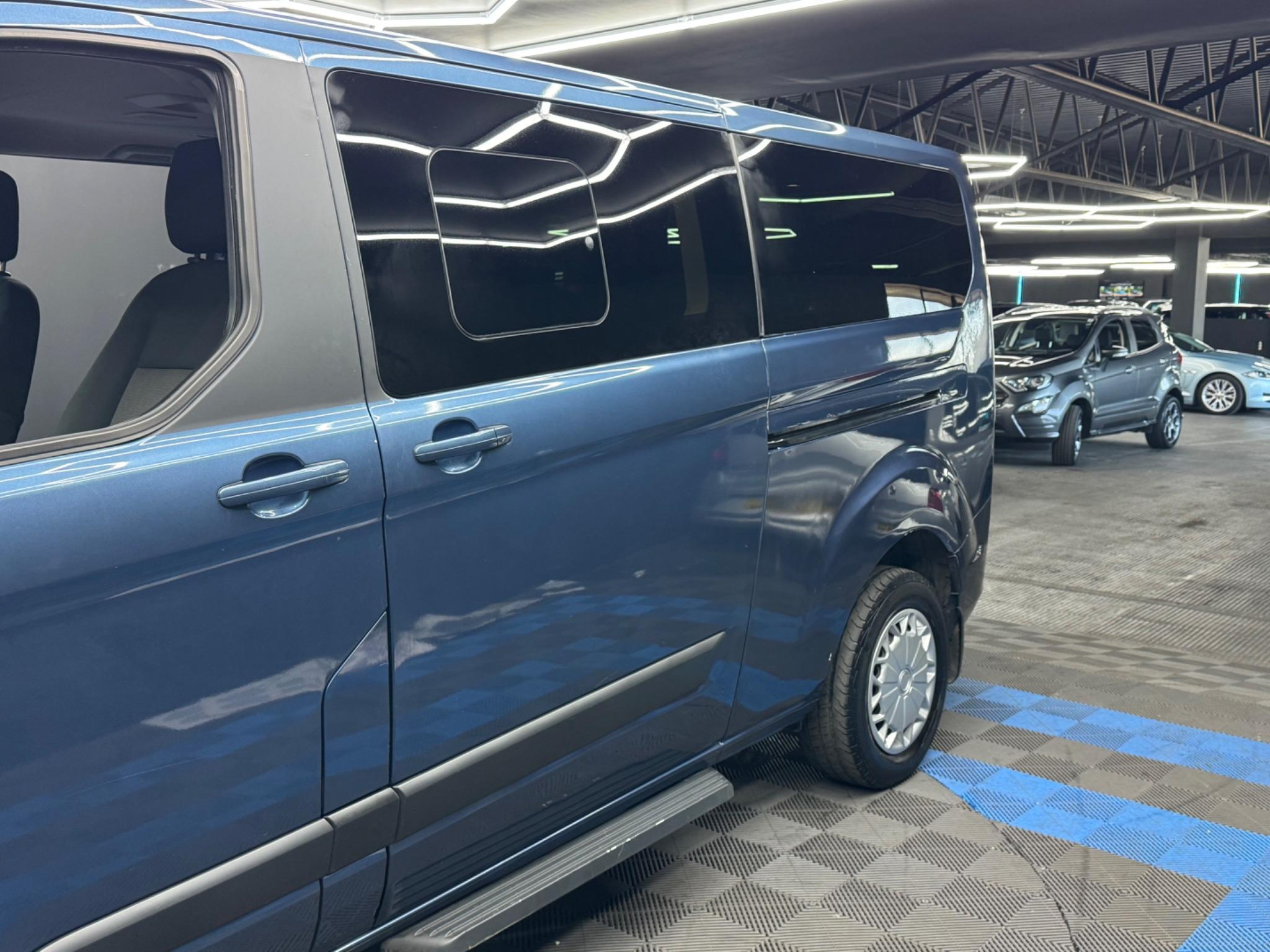 Ford TOURNEO CUSTOM - Image 41