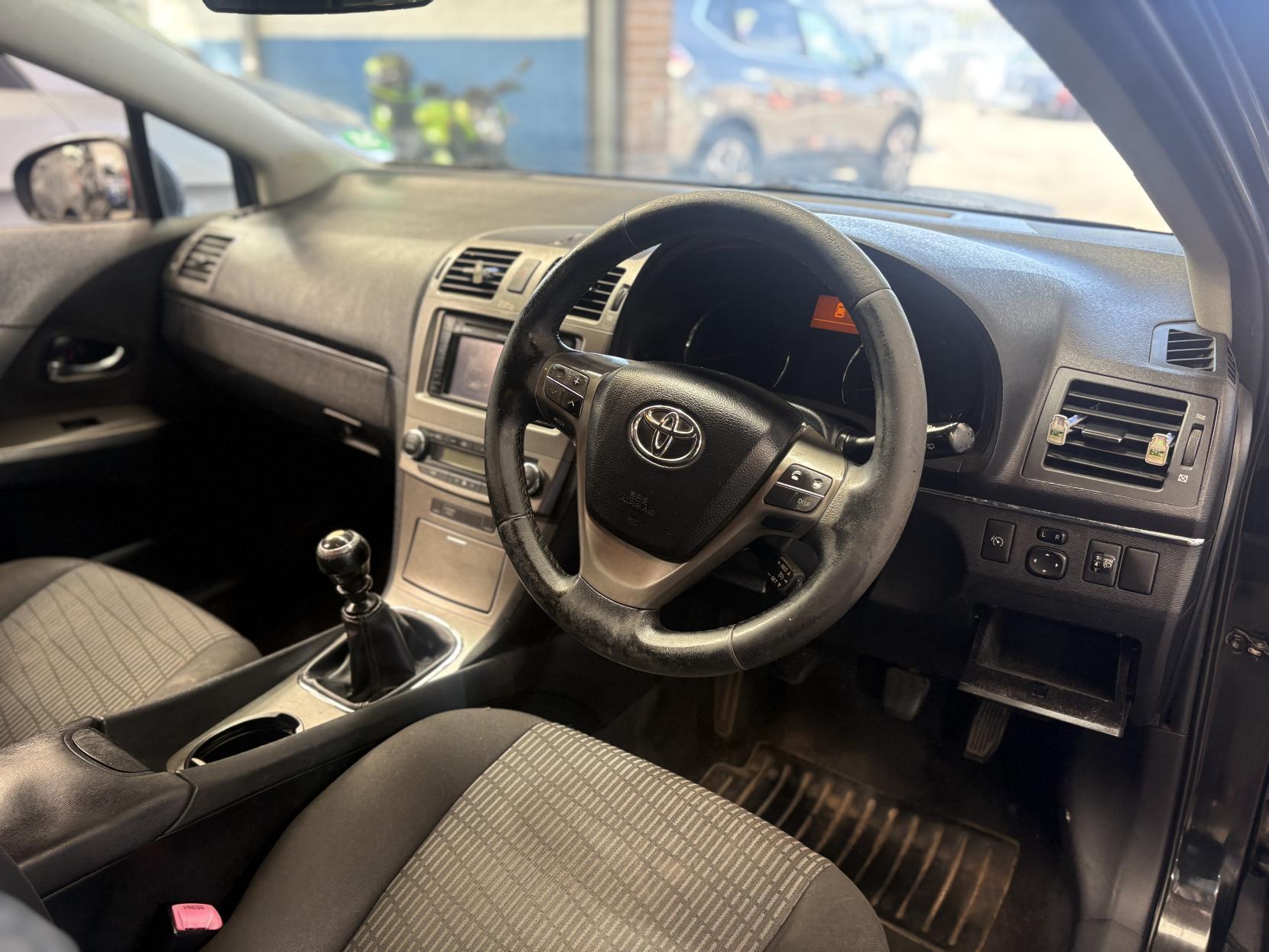 Toyota Avensis - Image 11