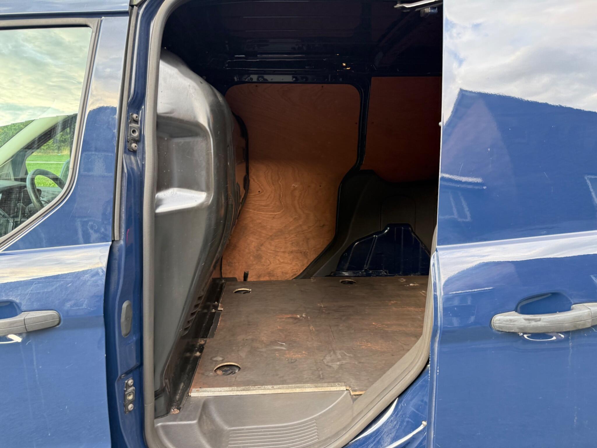 Ford Transit Connect - Image 13