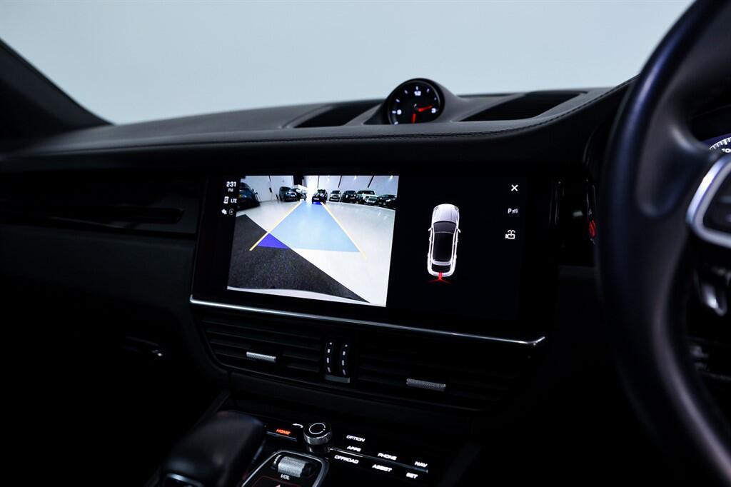 Porsche Cayenne - Image 40