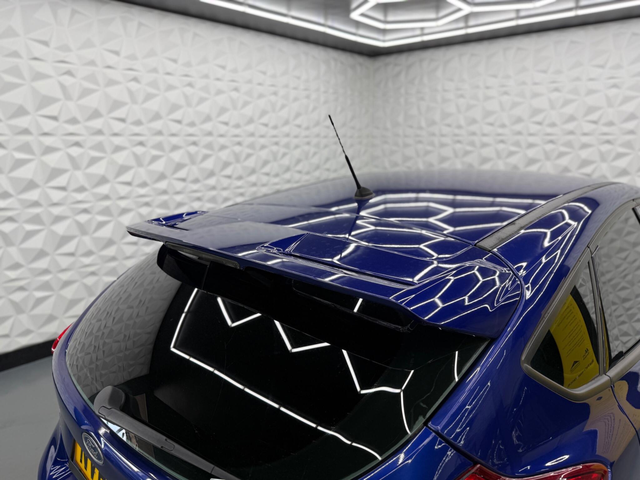 Ford Focus - Image 21