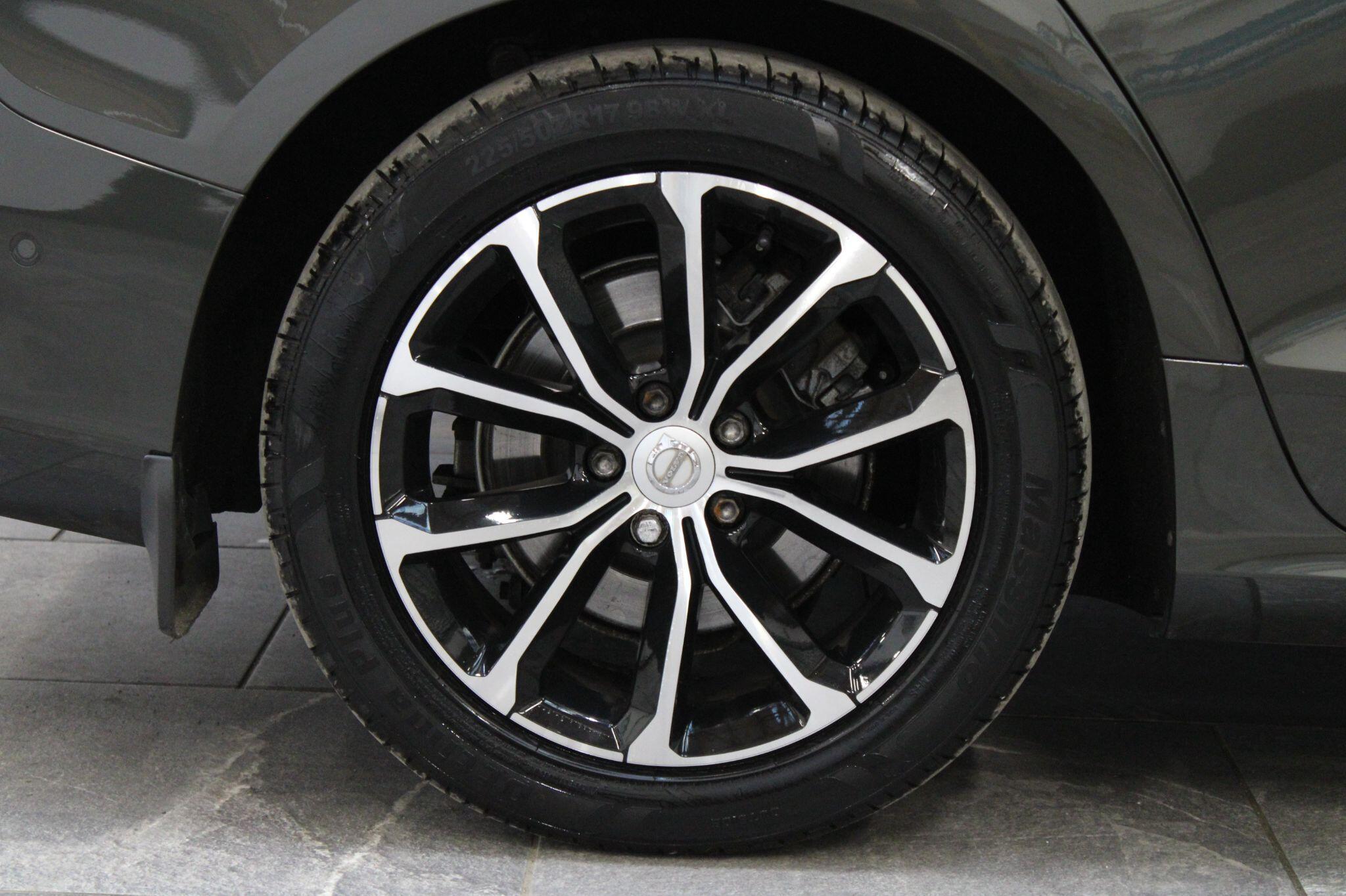 Volvo V60 - Image 10