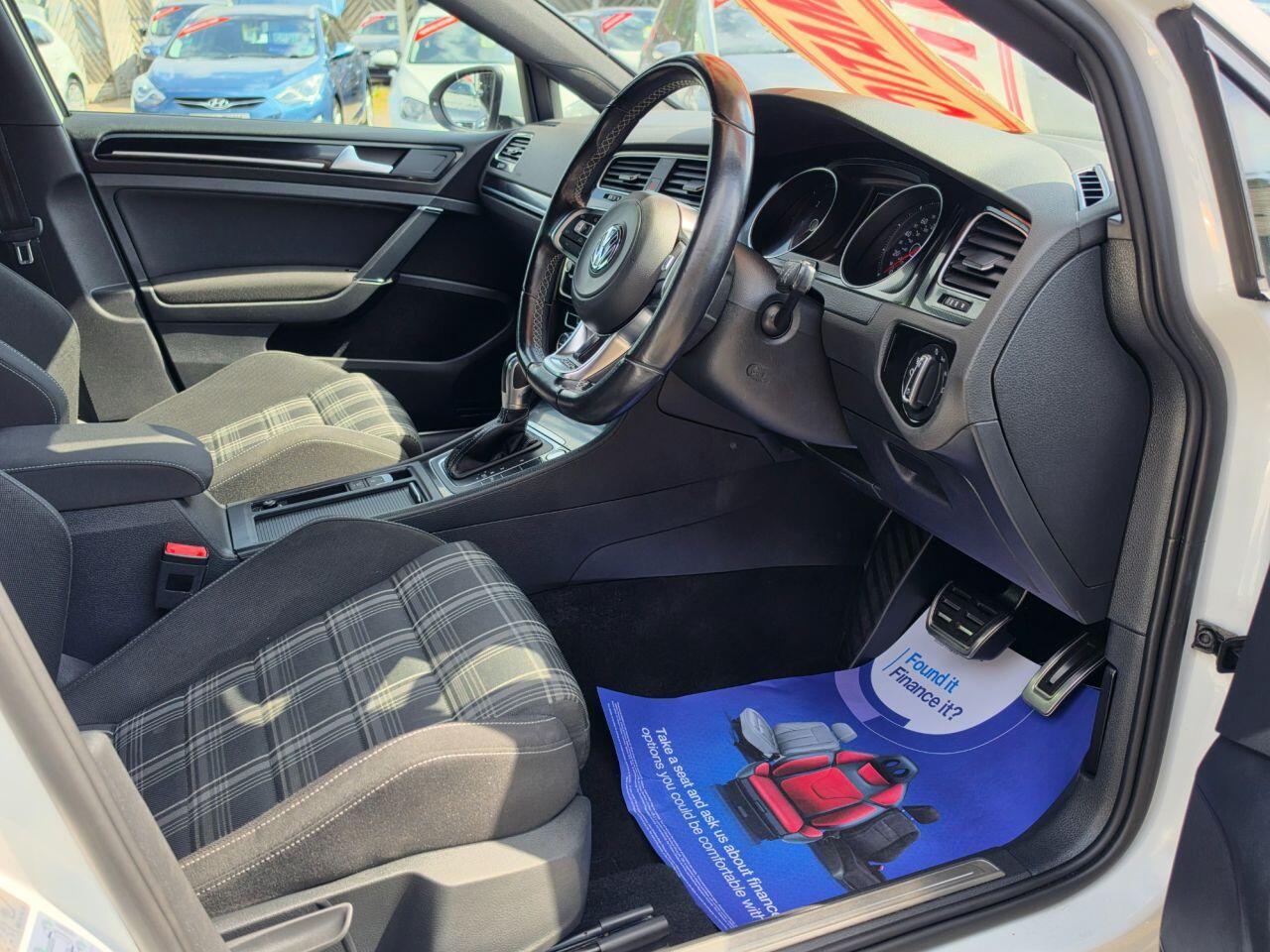 Volkswagen Golf - Image 13