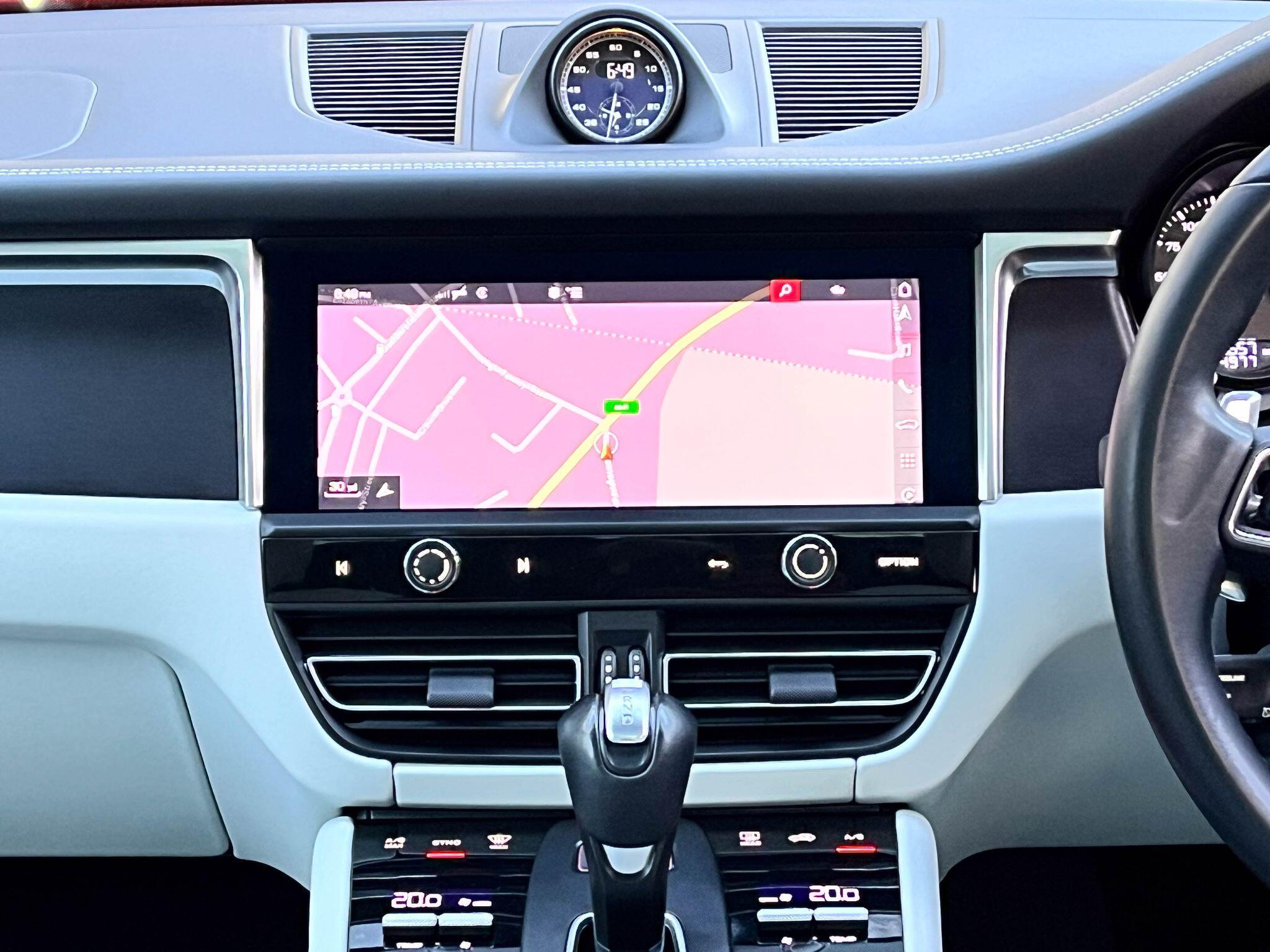 Porsche Macan - Image 13