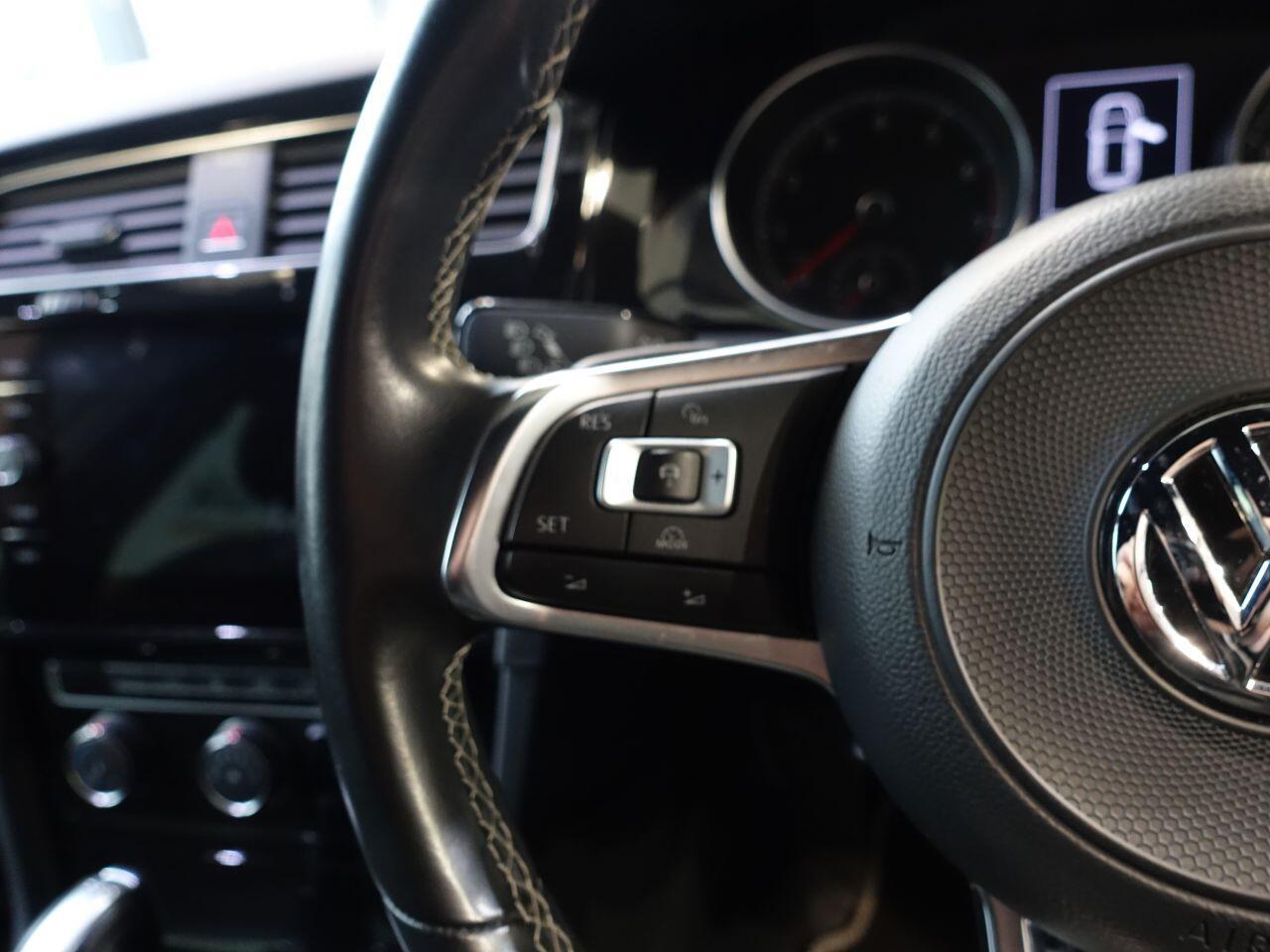 Volkswagen Golf - Image 19