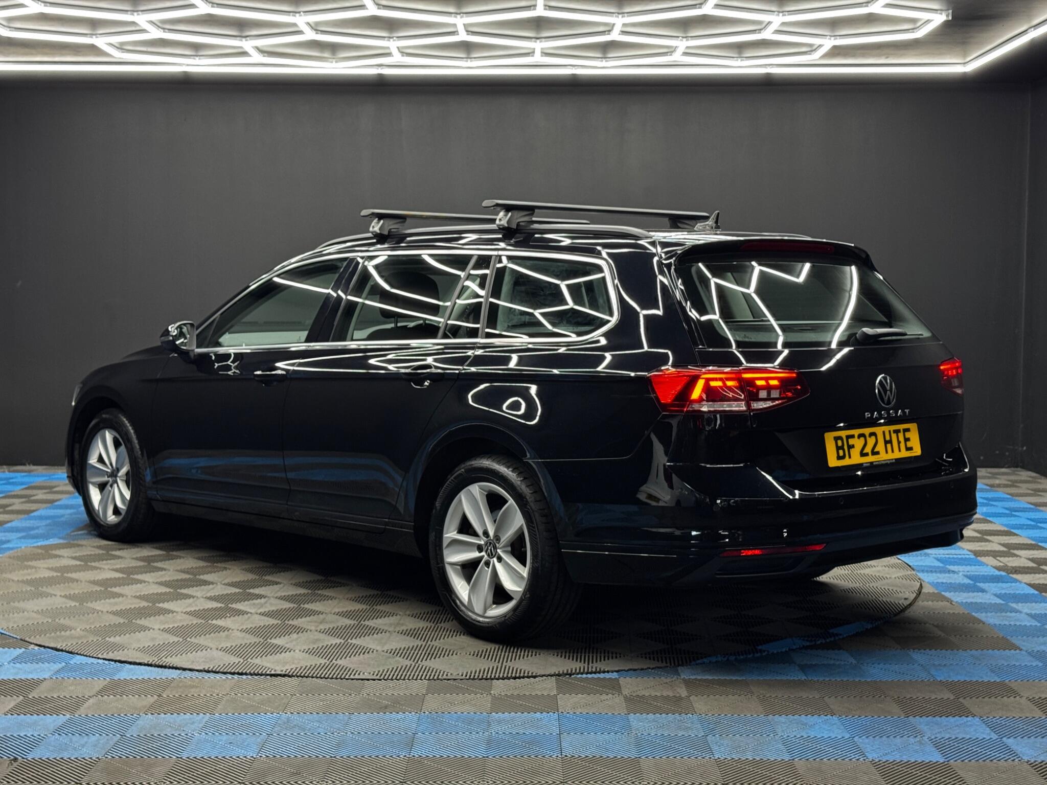 Volkswagen Passat - Image 7