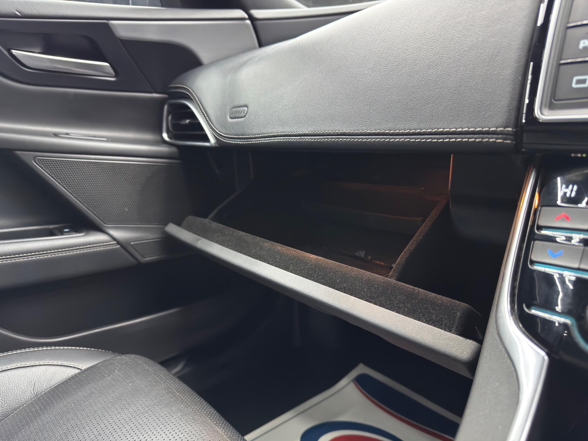 Jaguar XE - Image 38