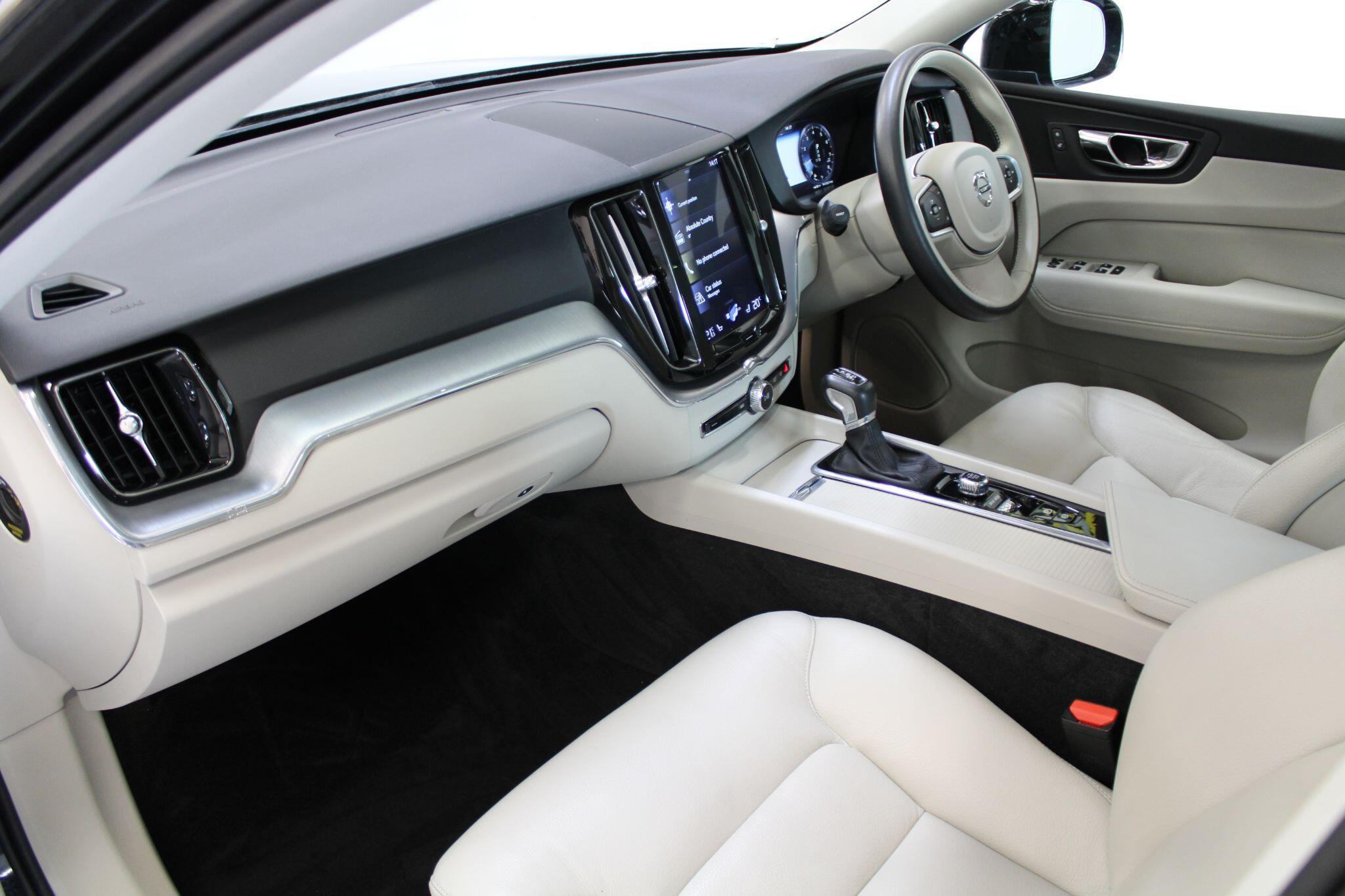 Volvo XC60 - Image 2