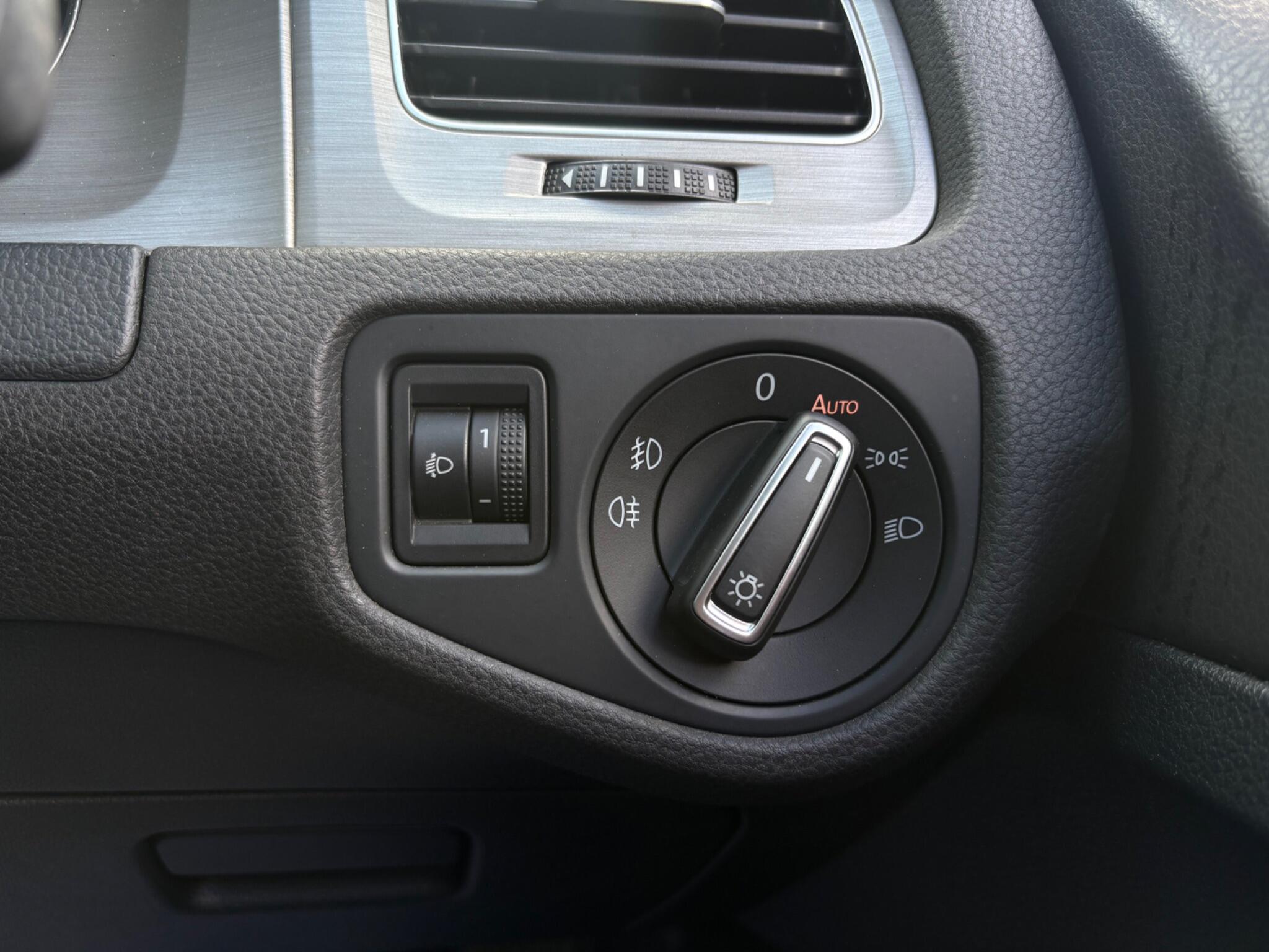 Volkswagen Golf - Image 34
