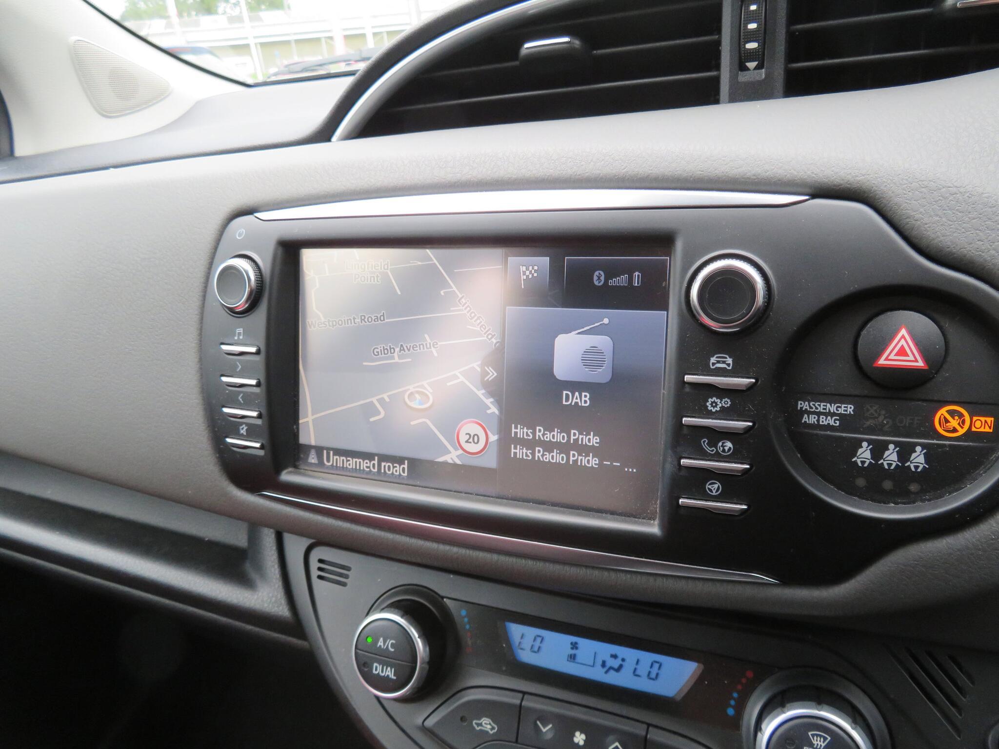 Toyota Yaris - Image 18
