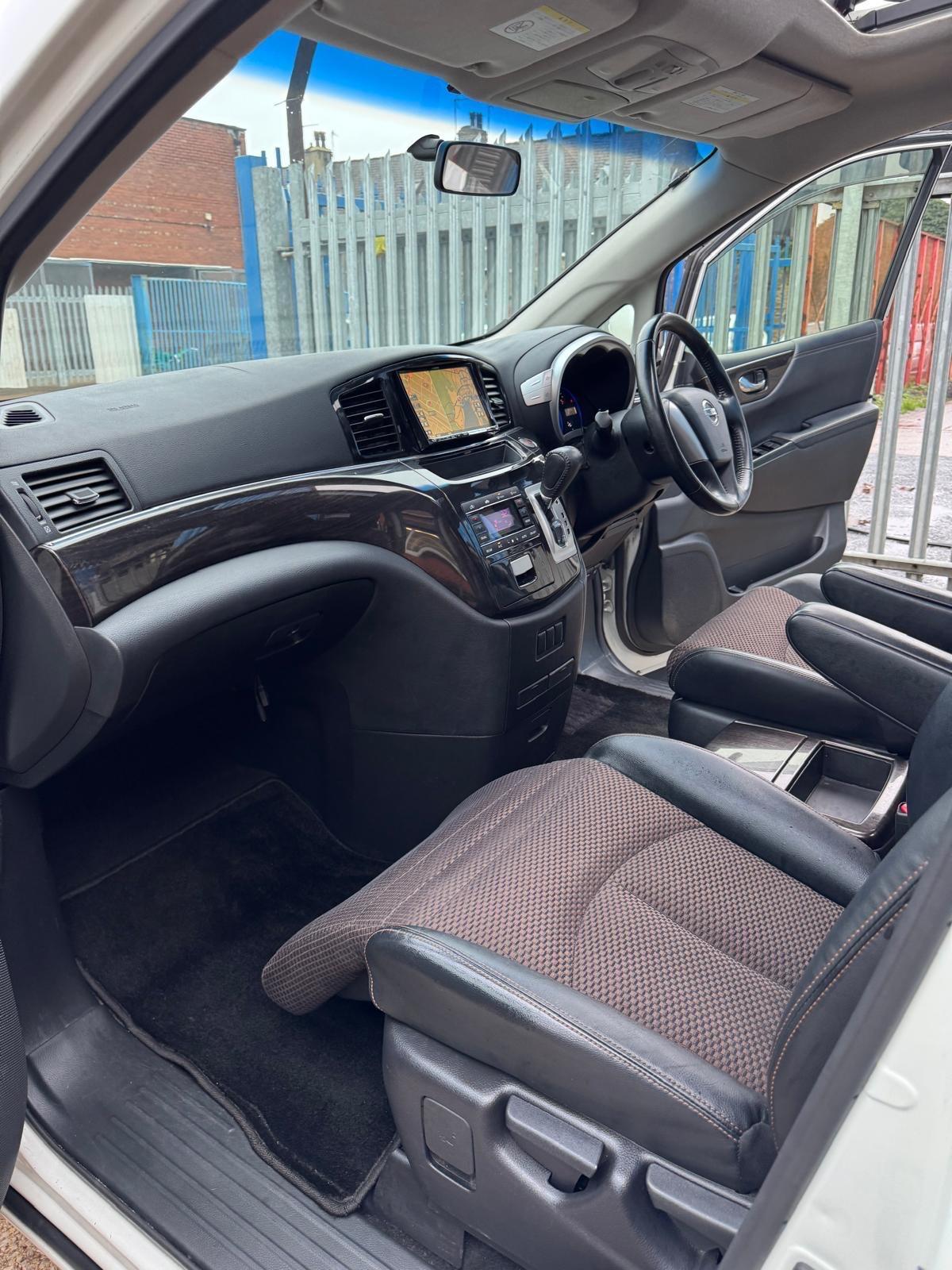 Nissan Elgrand - Image 44