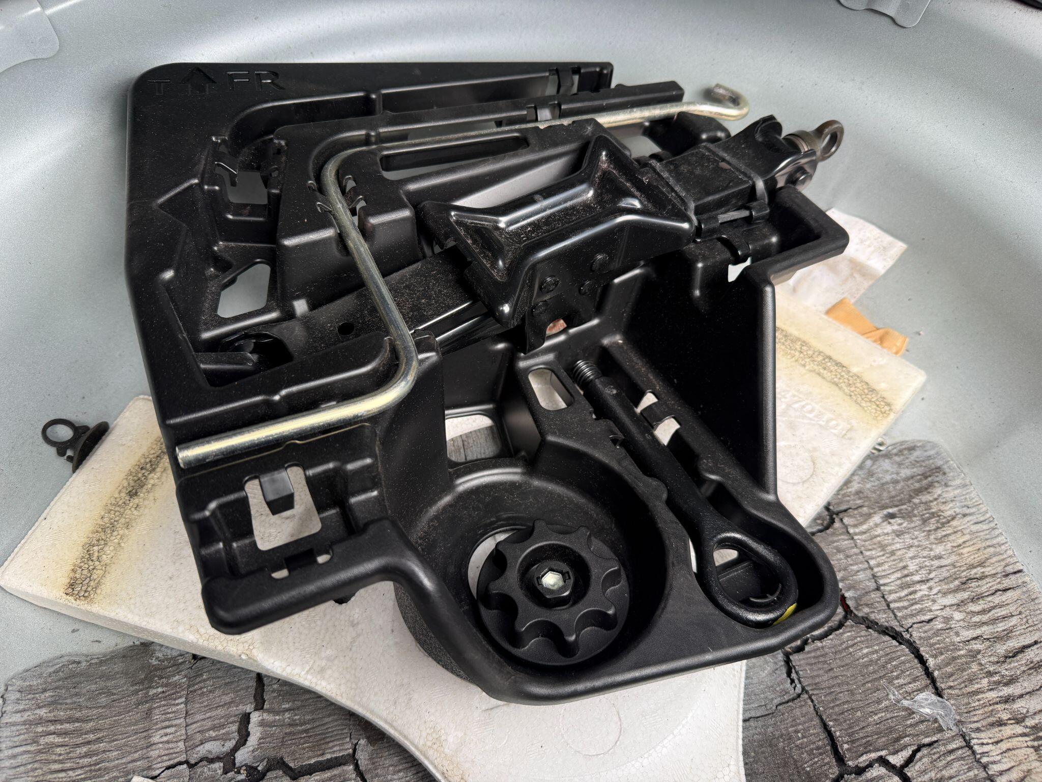 Toyota Prius - Image 55