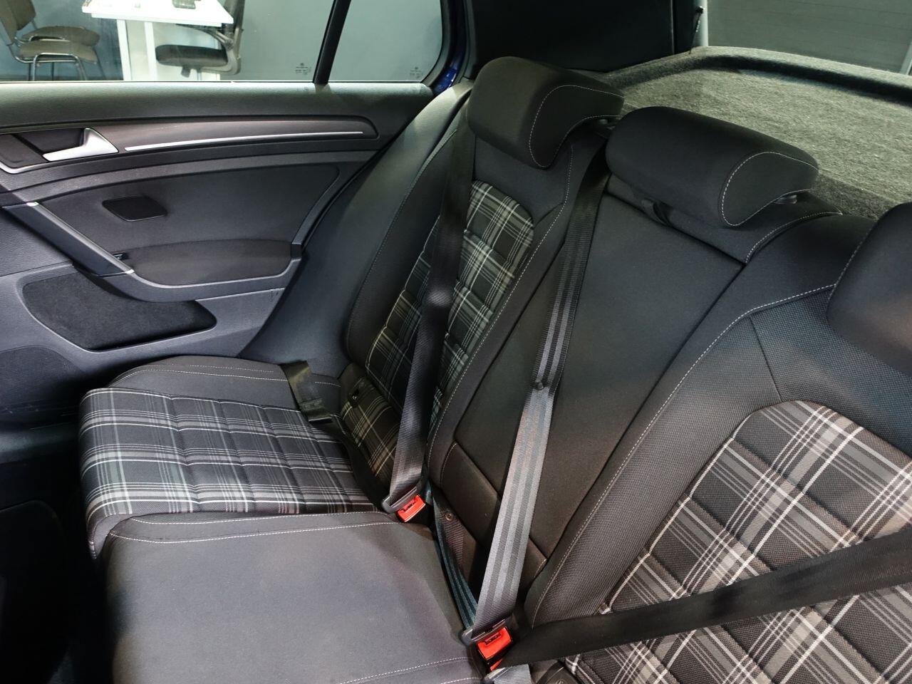 Volkswagen Golf - Image 17