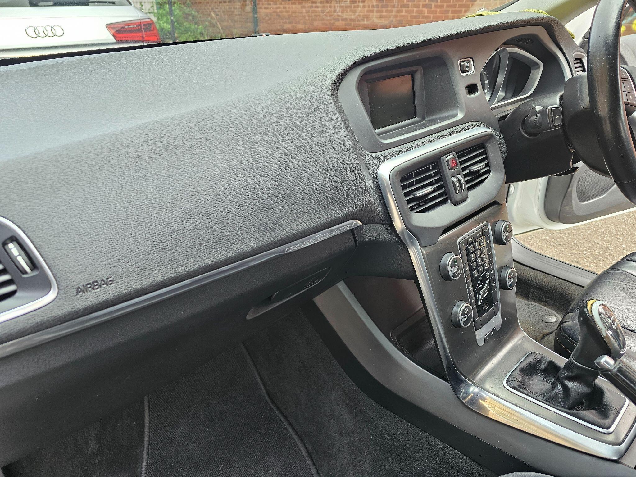 Volvo V40 CROSS COUNTRY - Image 16
