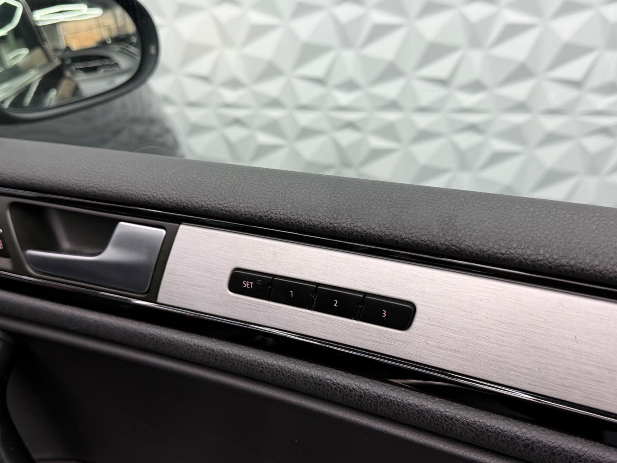 Volkswagen Touareg - Image 11