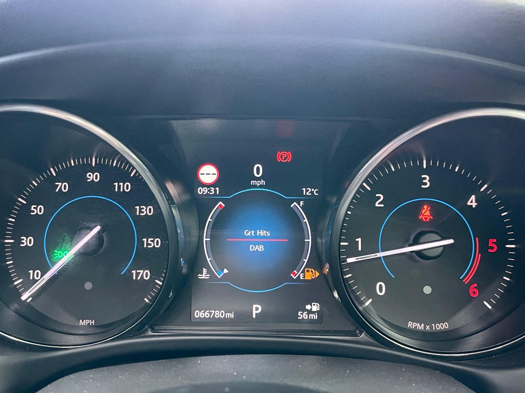 Jaguar XE - Image 36