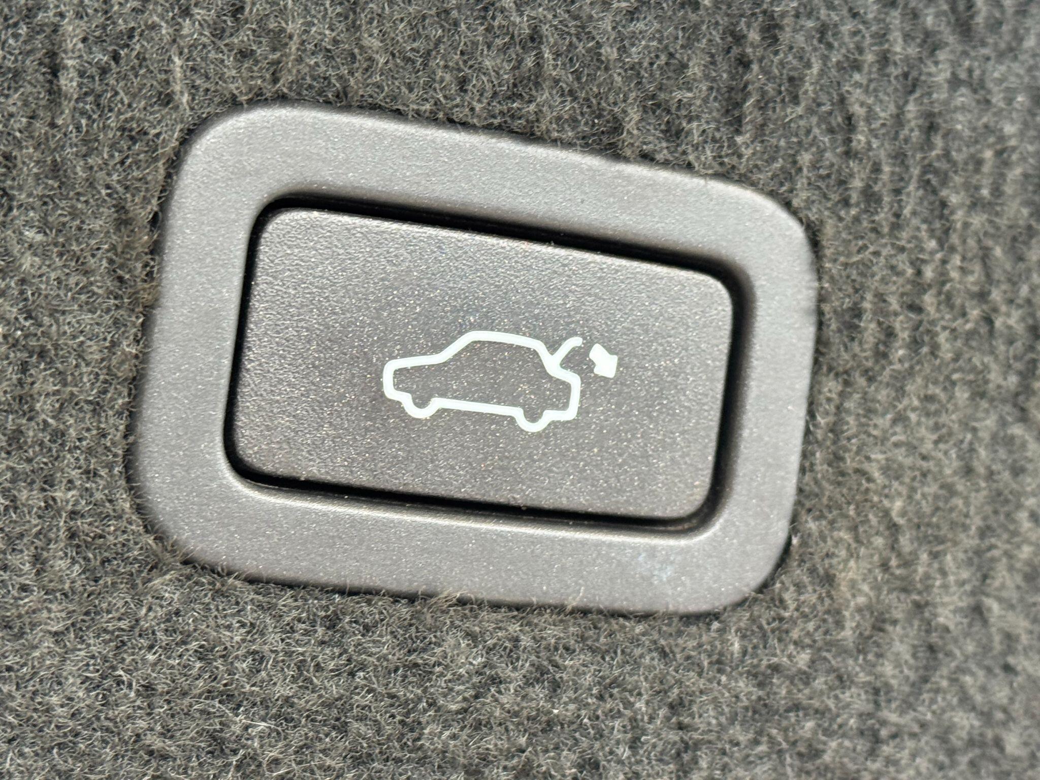 Volvo XC70 - Image 17