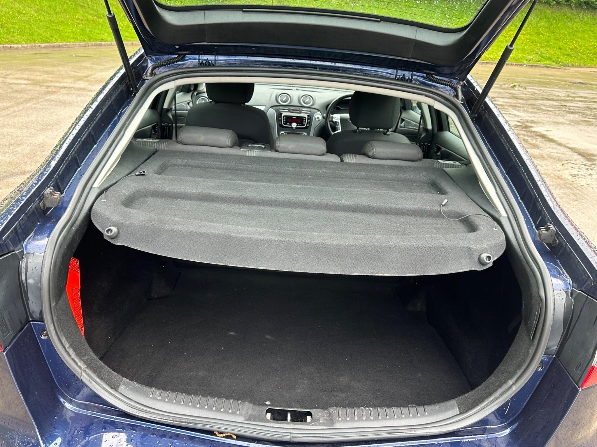 Ford Mondeo - Image 30