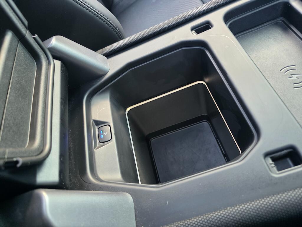 Land Rover Defender 90 - Image 39