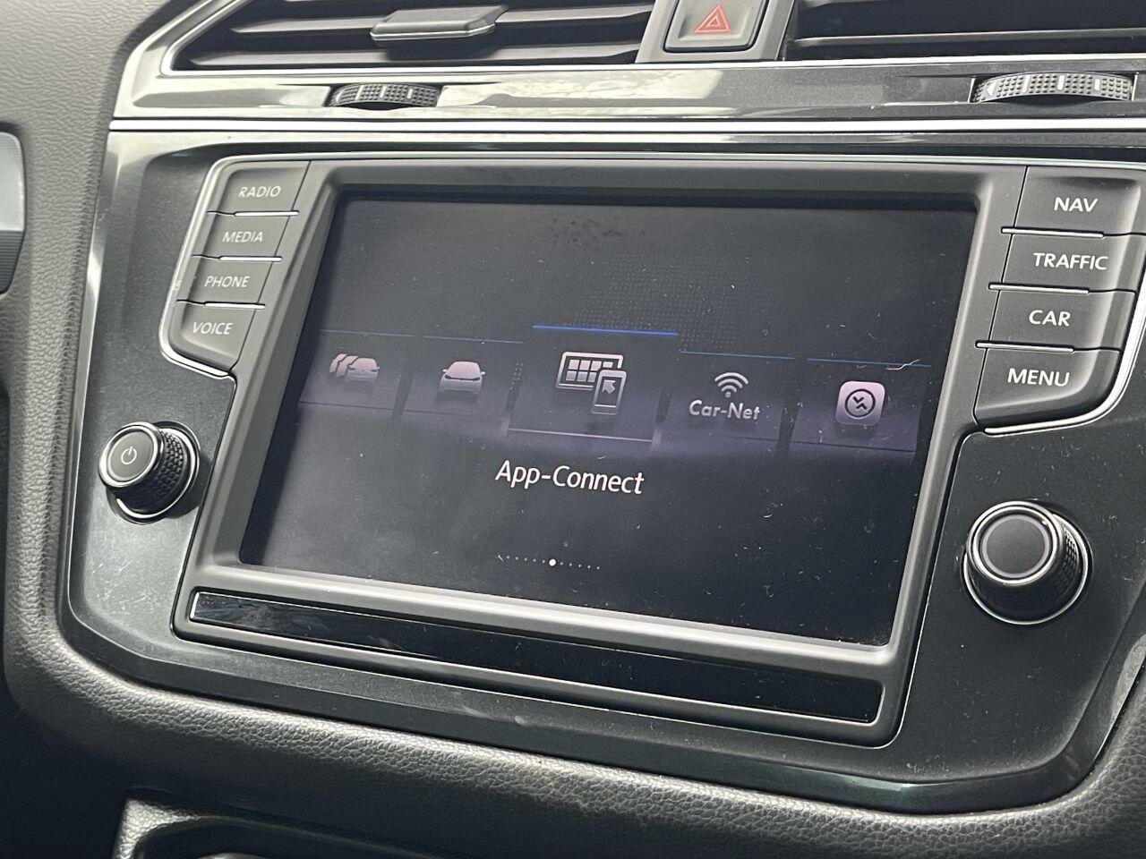 Volkswagen Tiguan - Image 32