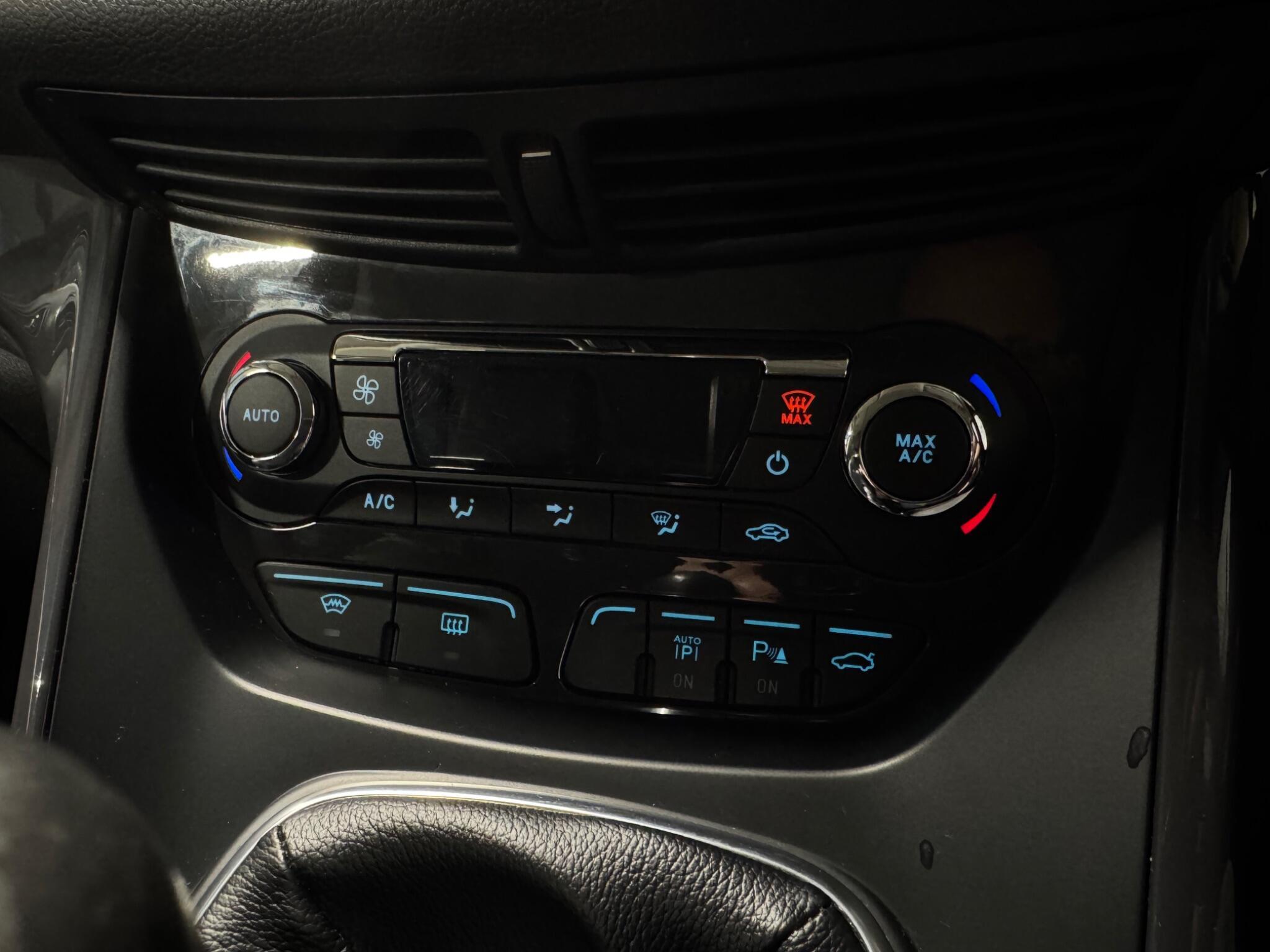 Ford Kuga - Image 19