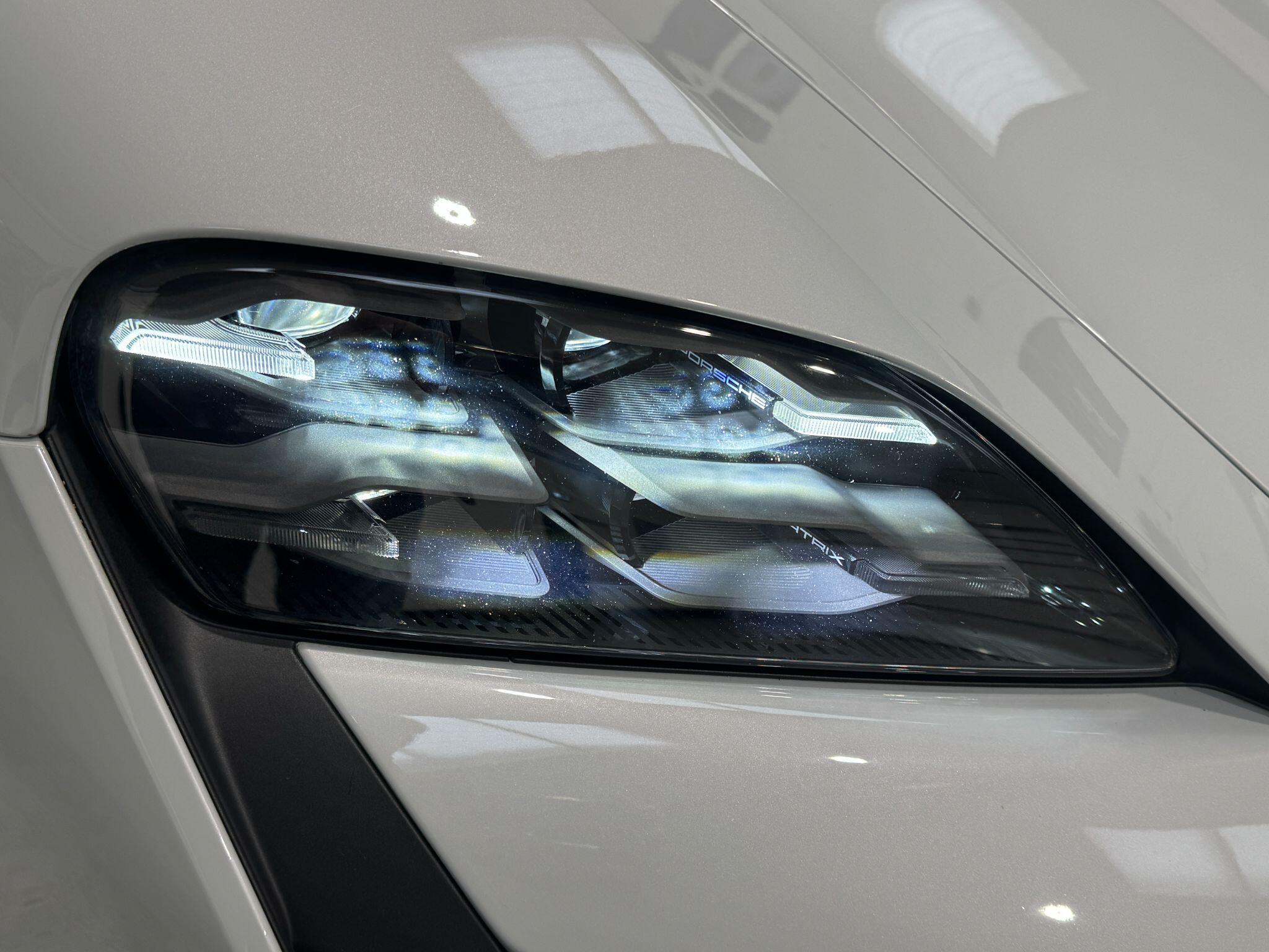 Porsche Taycan - Image 92