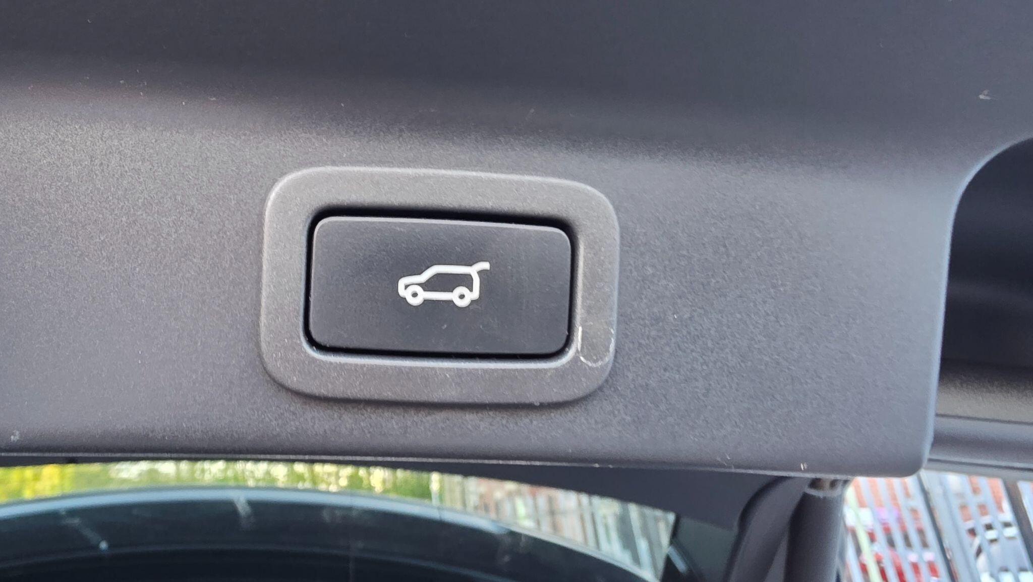 Jaguar F-Pace - Image 43