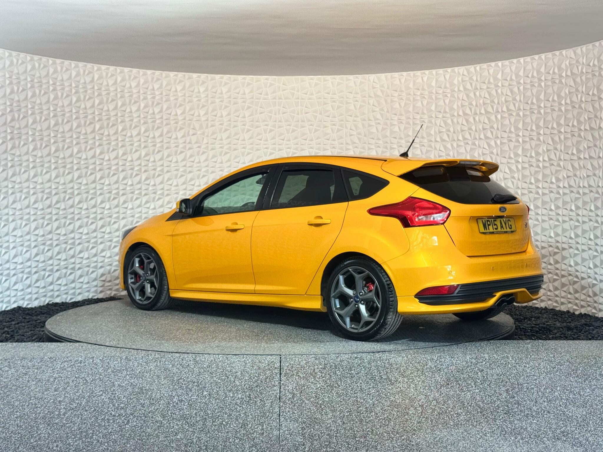 Ford Focus - Image 15