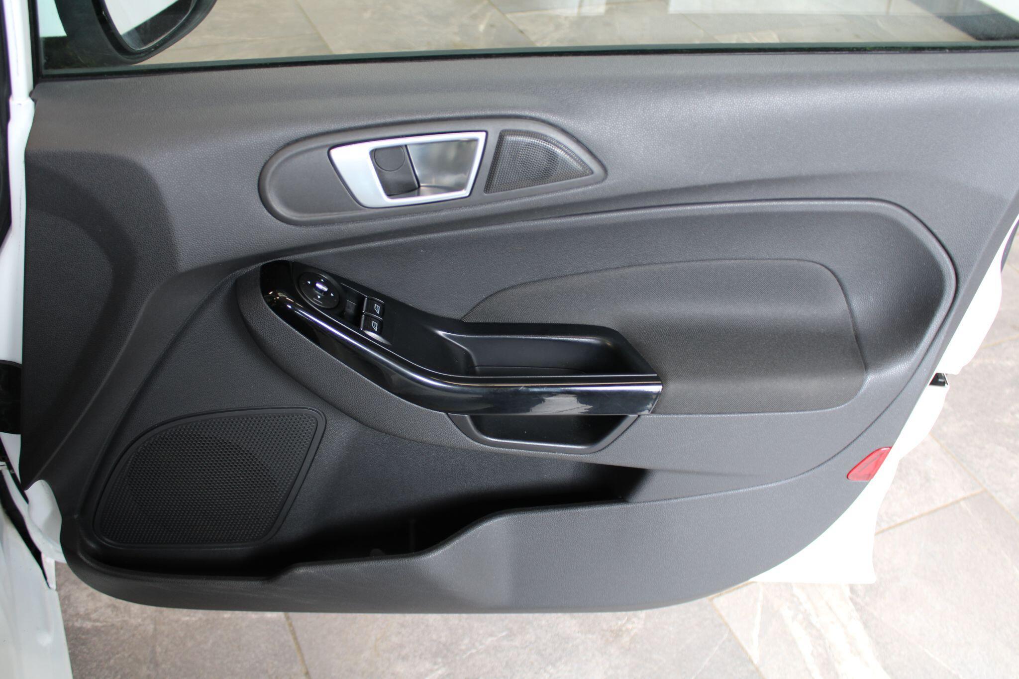 Ford Fiesta - Image 42