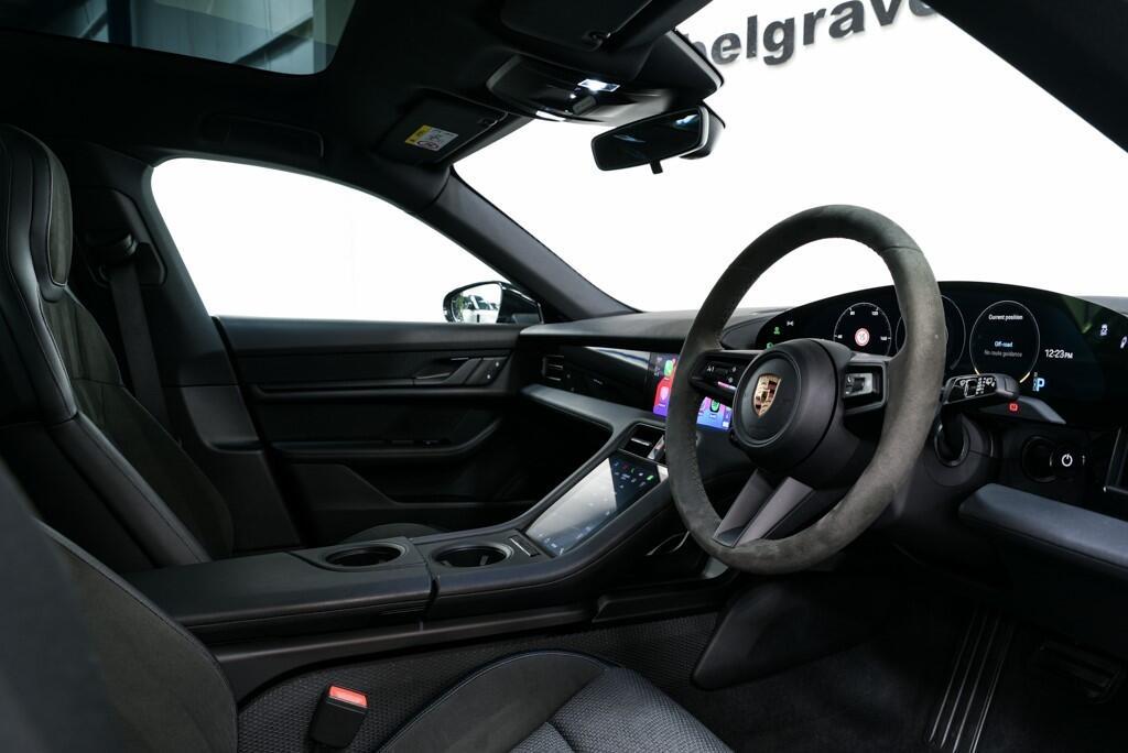 Porsche Taycan - Image 18