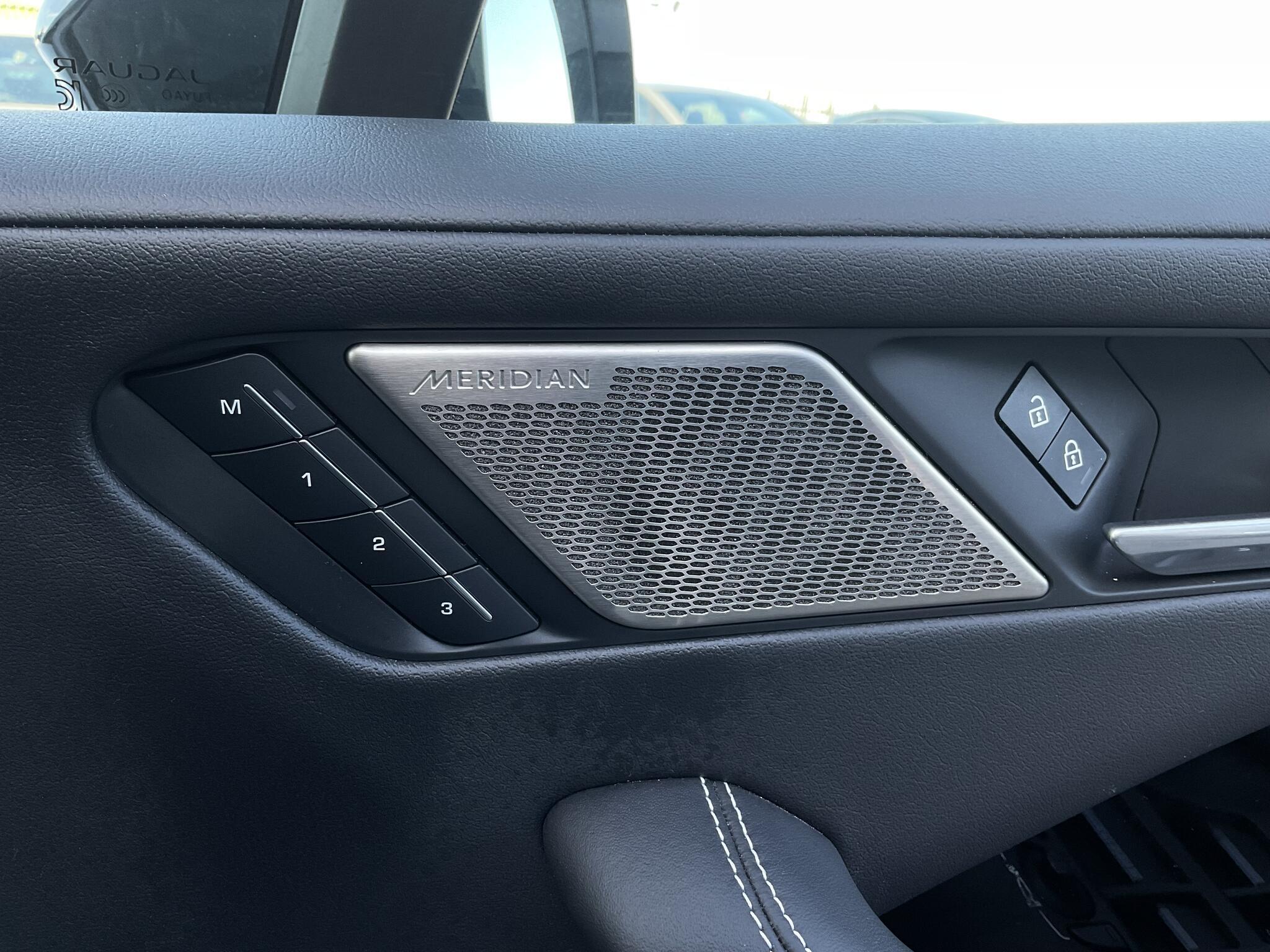 Jaguar I-Pace - Image 28