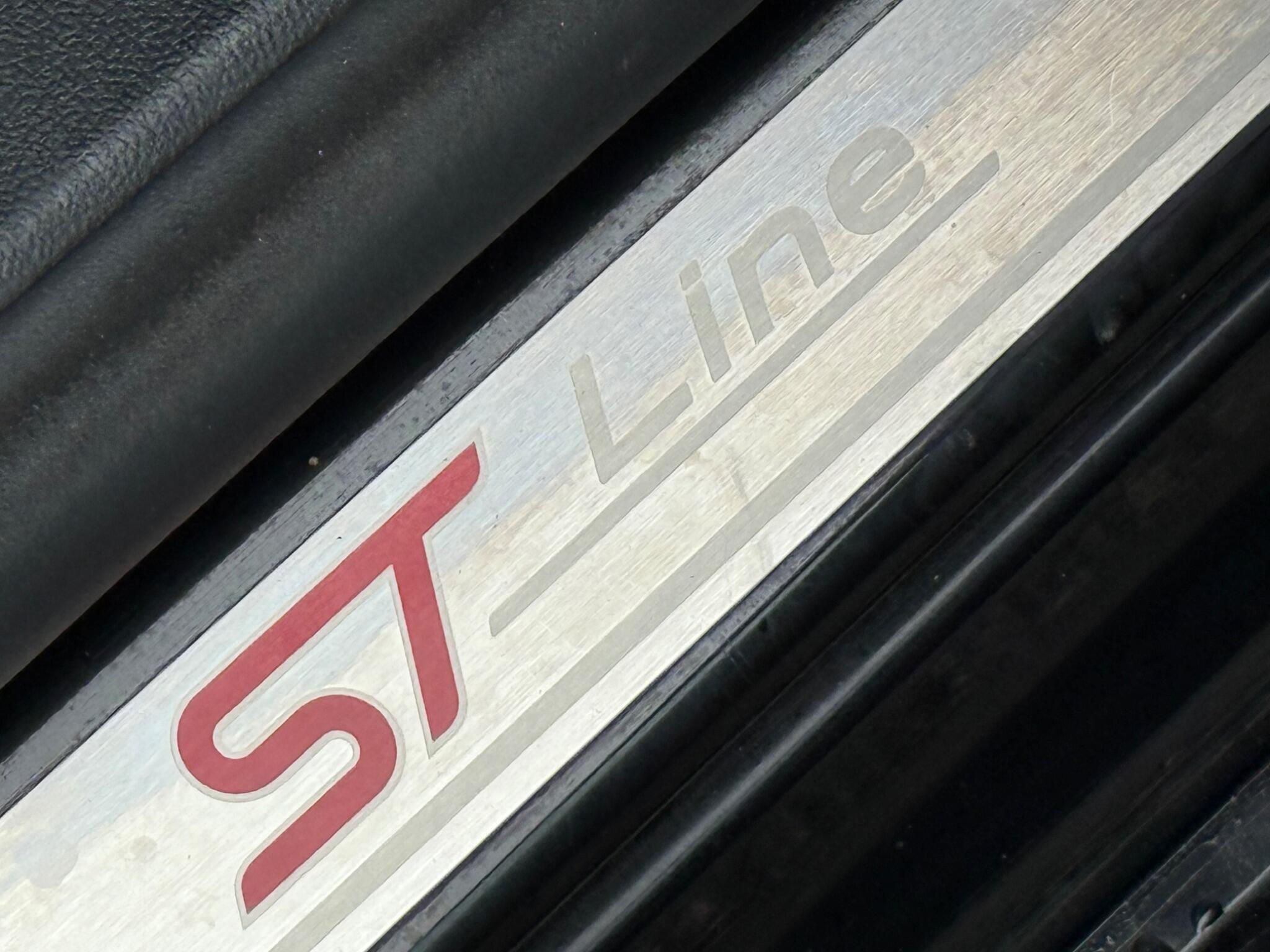 Ford Focus - Image 22