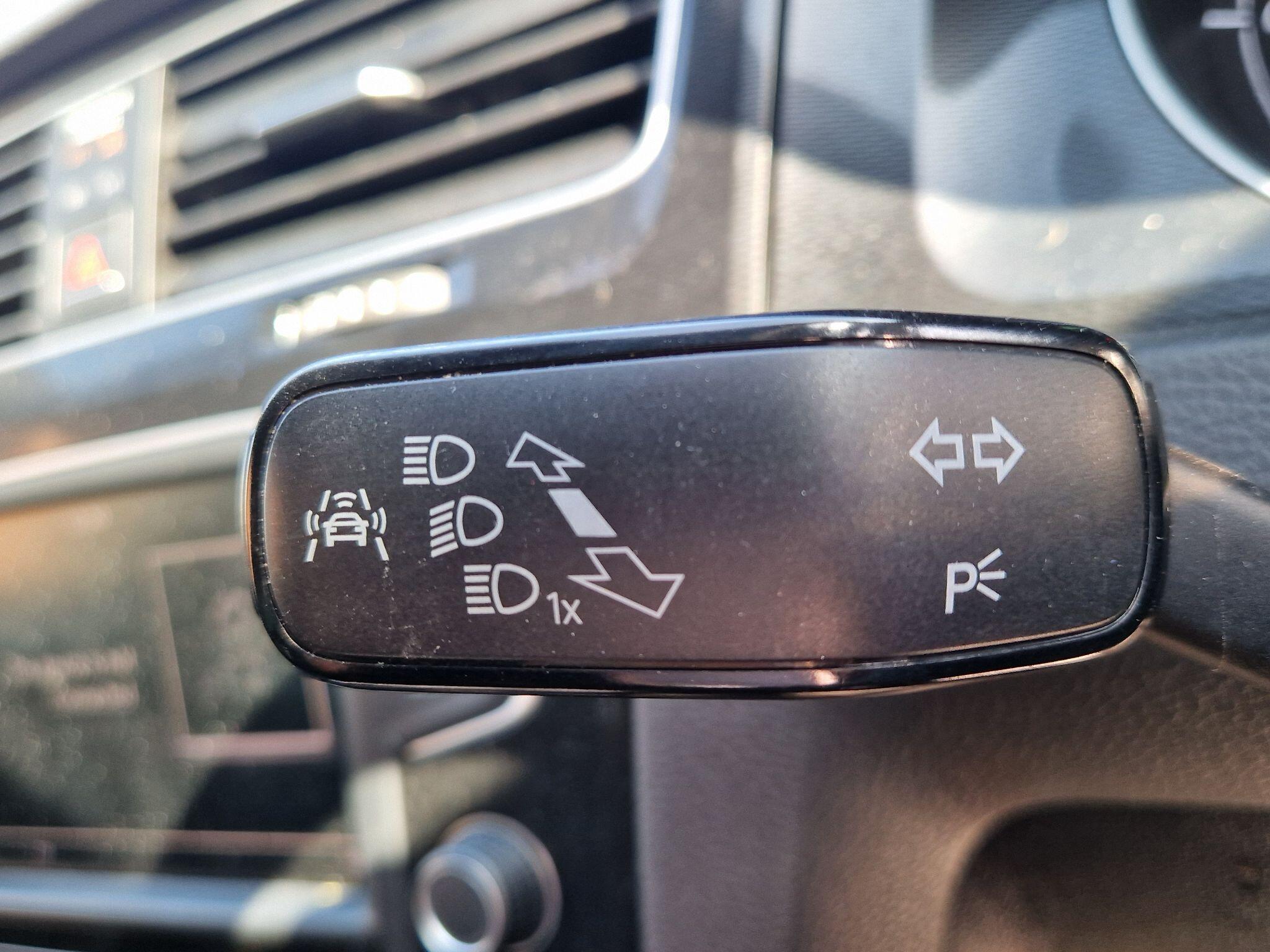 Volkswagen Golf - Image 44