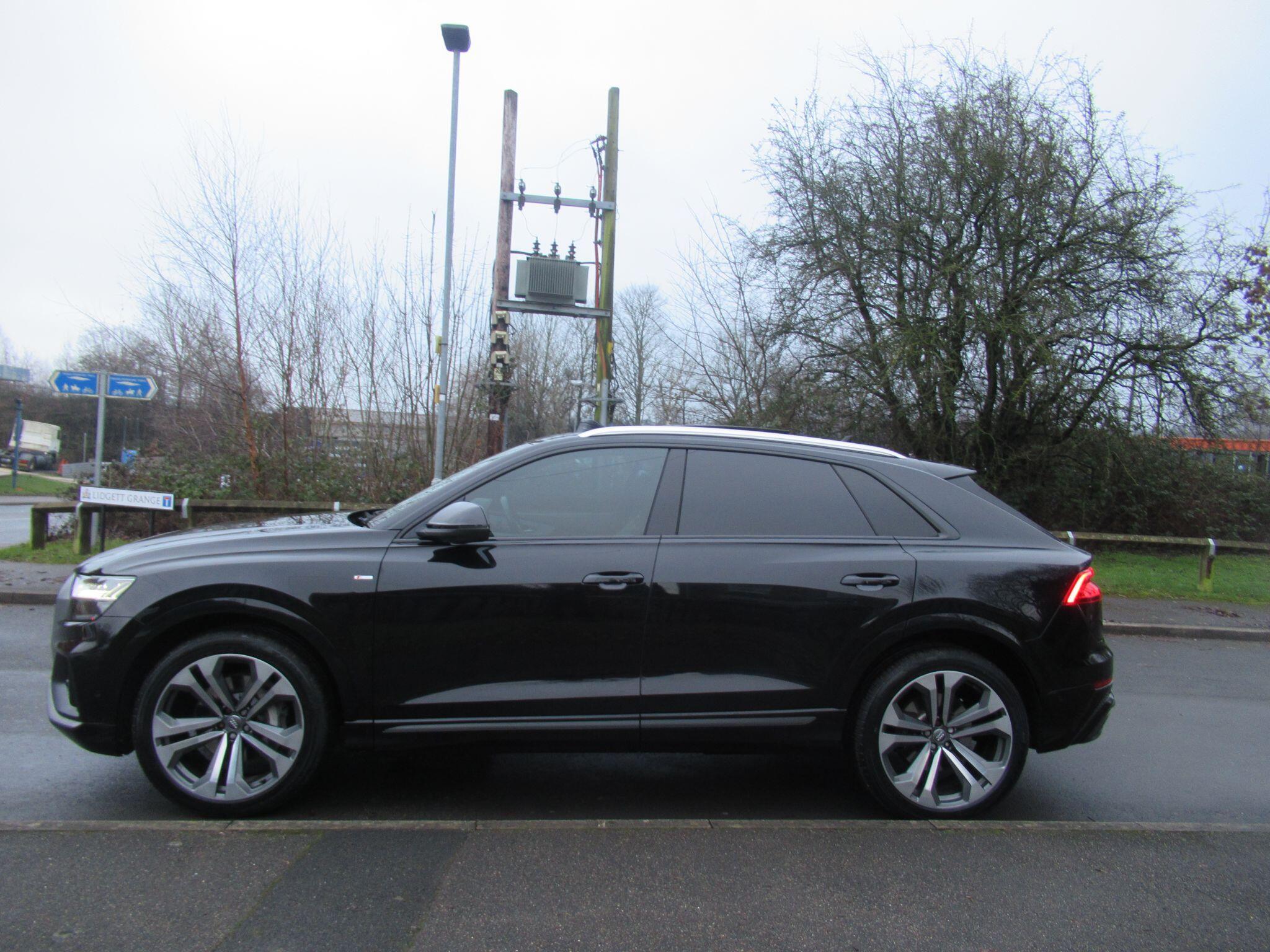 Audi Q8 - Image 7