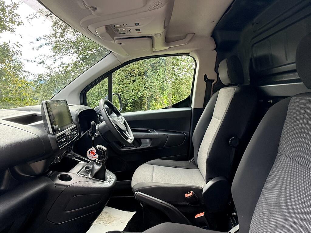 Vauxhall Combo - Image 19